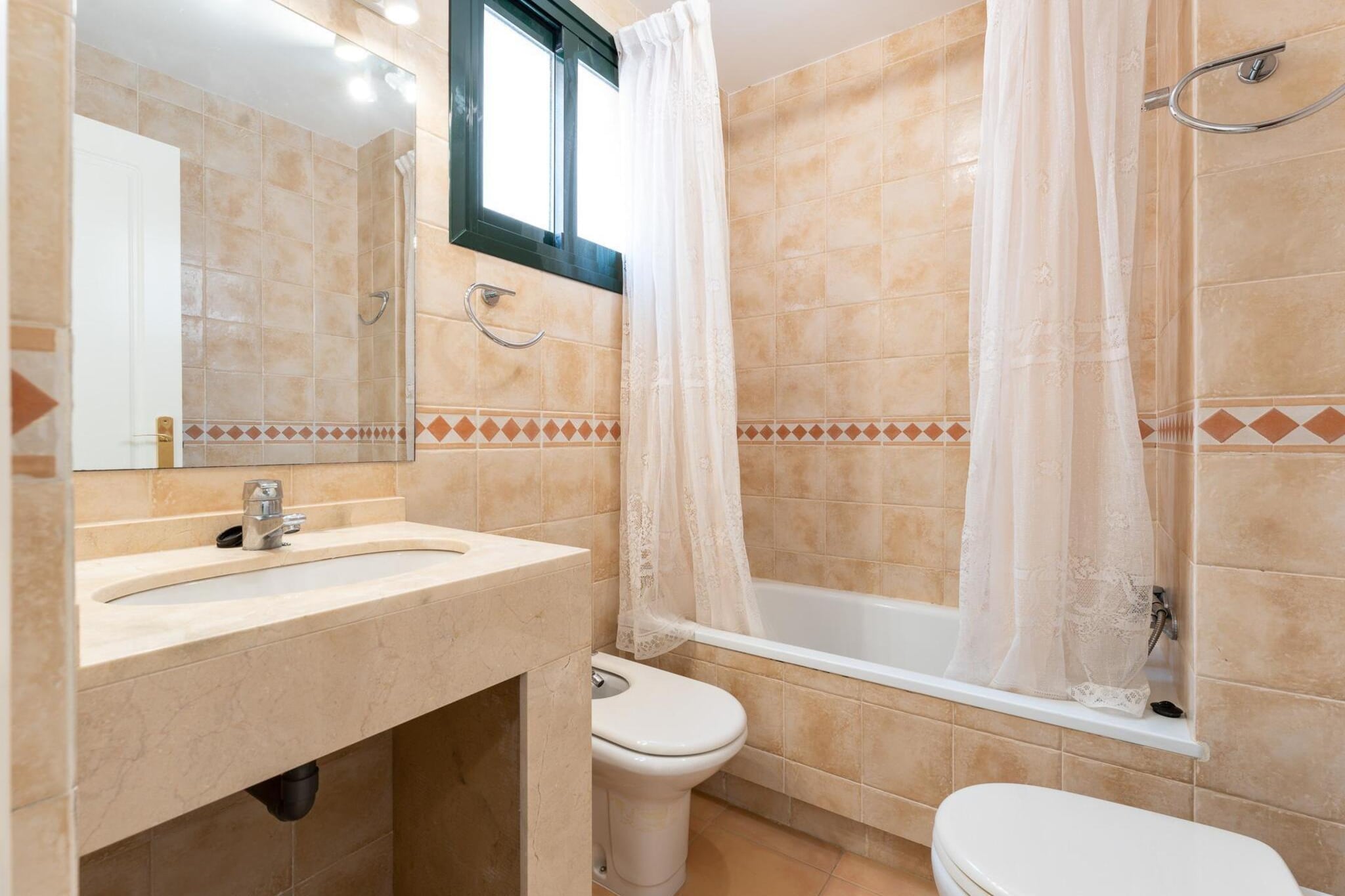 CT 237 GR - Carmenes Dream - Incredible Views-Badezimmer