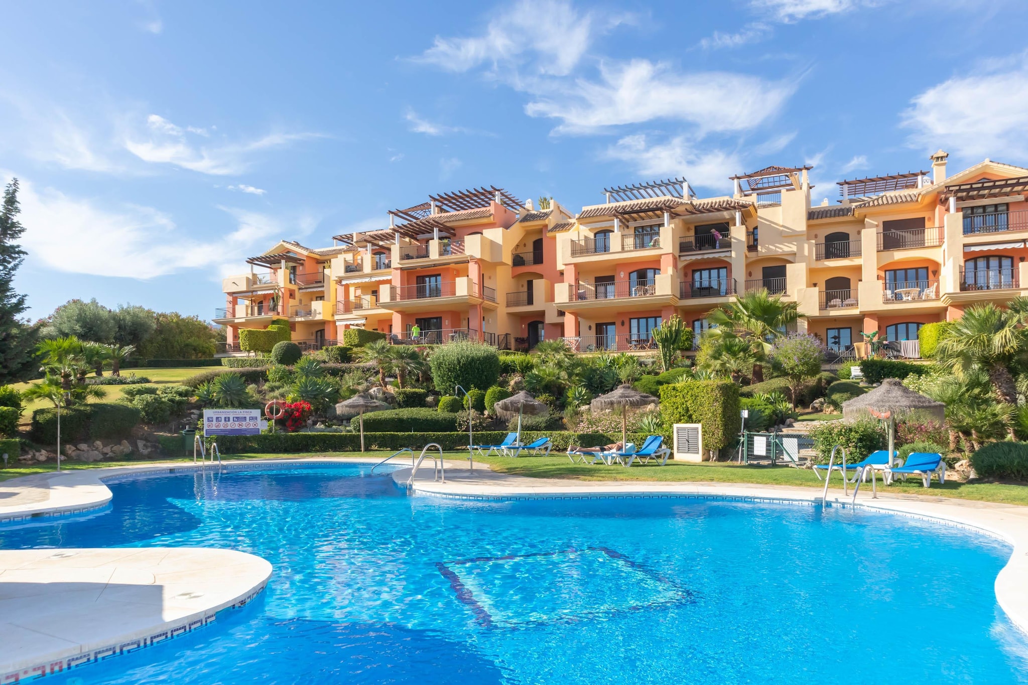 Premium apartment in Benahavis with balcony