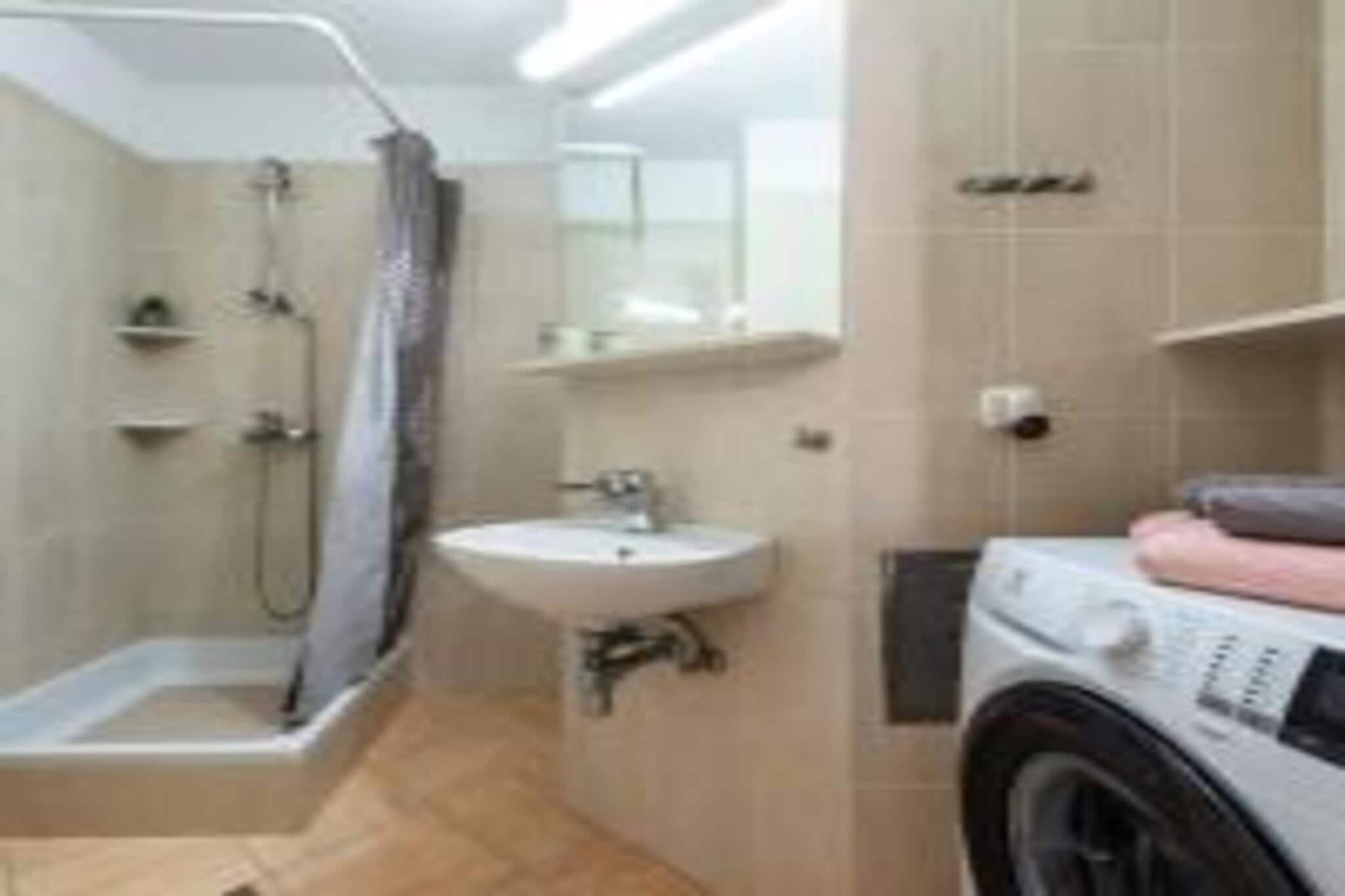 Green Terrace Apartment I - Studio Apartment with Terrace-Bathroom