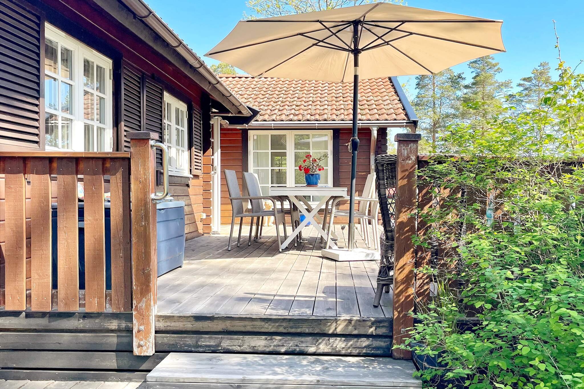 Nice, seaside holiday home where you live comfortably in Äskestock in the Västervik Archipelago with a view of the sea. Here you will have a wonderful semester and can enjoy the large garden where you have sun loungers and a variety of garden groups. You have a large, nice balcony with a magical view of the sea and the garden. It is only 130m down to the sea, and 400m to the nearest sandy beach. There is a rowing boat  which you can enjoy exploring the archipelago. The house has a large beautiful living room with a sea view where there is a dining area and a large sofa group in front of the beautiful fireplace. In the kitchen there is a dining area and most things you may  need to prepare your meals. There are three pleasant bedrooms, one with a double bed, the other with two single beds that can be moved together if desired. The third open with a curtain has a family bunk bed. You have a bathroom with wc, sink, shower. There is another beautiful sandy beach 800m away. You have 1800m to the popular restaurant Östra Skälö, here you can enjoy a good piece of food, a glass of wine or a cold beer if desired. 800m from the house there is a nice activity area with an outdoor gym, soccer field, playground, beach volleyball court, boules court and barbecue area. You have a number of beautiful pearls along the coast such as Blankaholm. You have 25 km to the nice summer town of Västervik with its wide range of restaurants, cafés and shopping. Boat trips out into the archipelago also depart from here. At Lysingsbaden there is a water park and a large swimming area with a restaurant. Gränsö Castle has a spa where you can enjoy a few hours in beautiful surroundings. Not rented out to youth groups Smoking not allowed Bring your own wood when using the fireplace