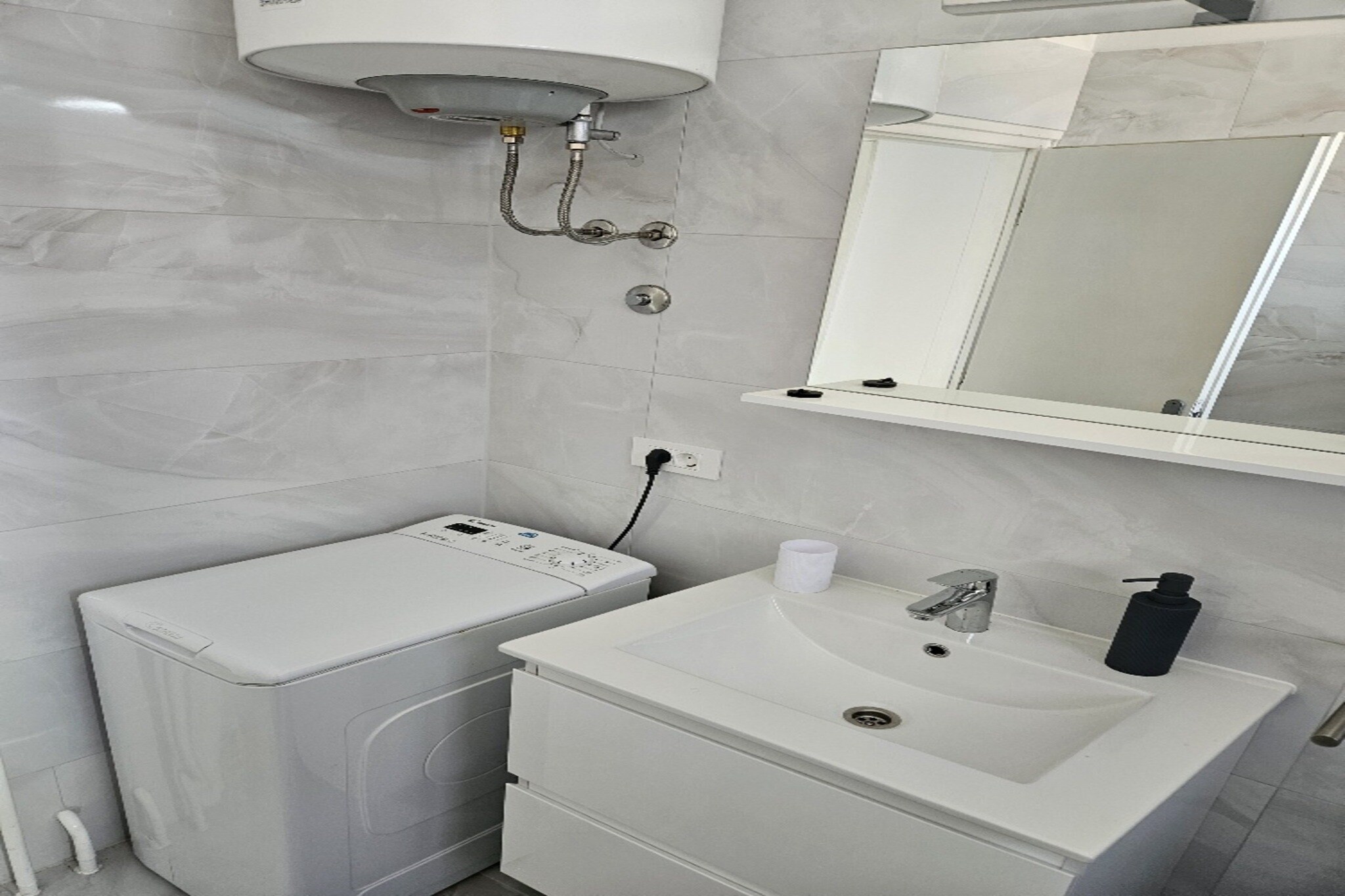 Apartments Amalia - Two Bedroom Apartment with Roofed Terrace (Amalia 2)-Badkamer