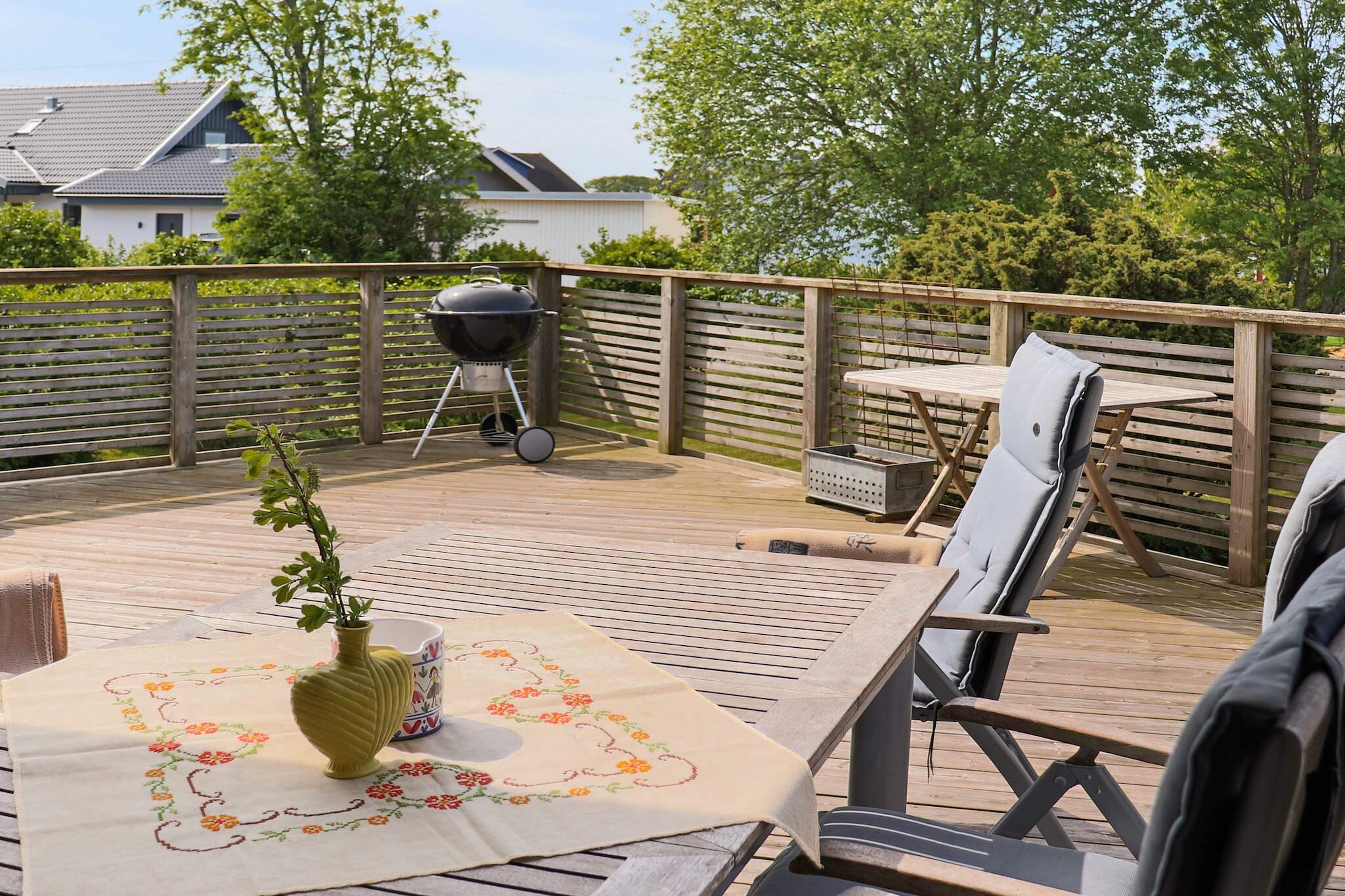 Internet Access DSL, Kitchen(cooker(electric), coffee machine, microwave, fridge-freezer, washing machine, high chair), Living/bed room(double folding bed, TV(swedish TV channels), fireplace), bedroom(single bed), bedroom(double bed), bathroom(washbasin, shower, toilet), heating(electric), garden, garden furniture, parking