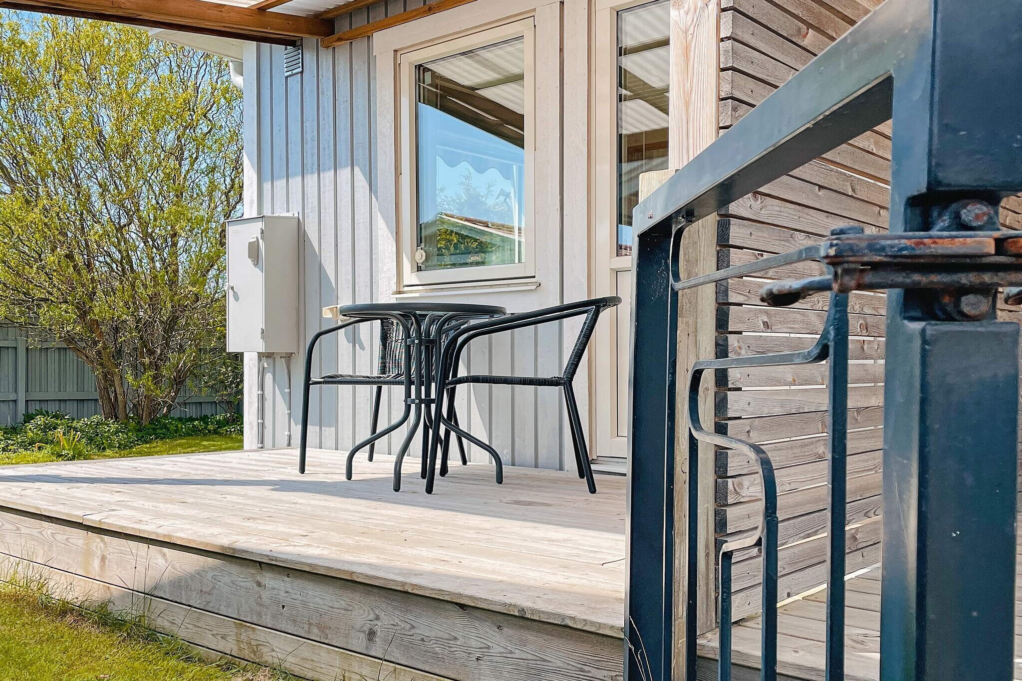 pantry(cooker(2 ring stoves), hood, coffee machine, microwave, fridge(+ freezer)), Living/bed room(2x single bed), bathroom(washbasin, shower, toilet, washing machine), heating(electric), terrace(garden furniture), parking