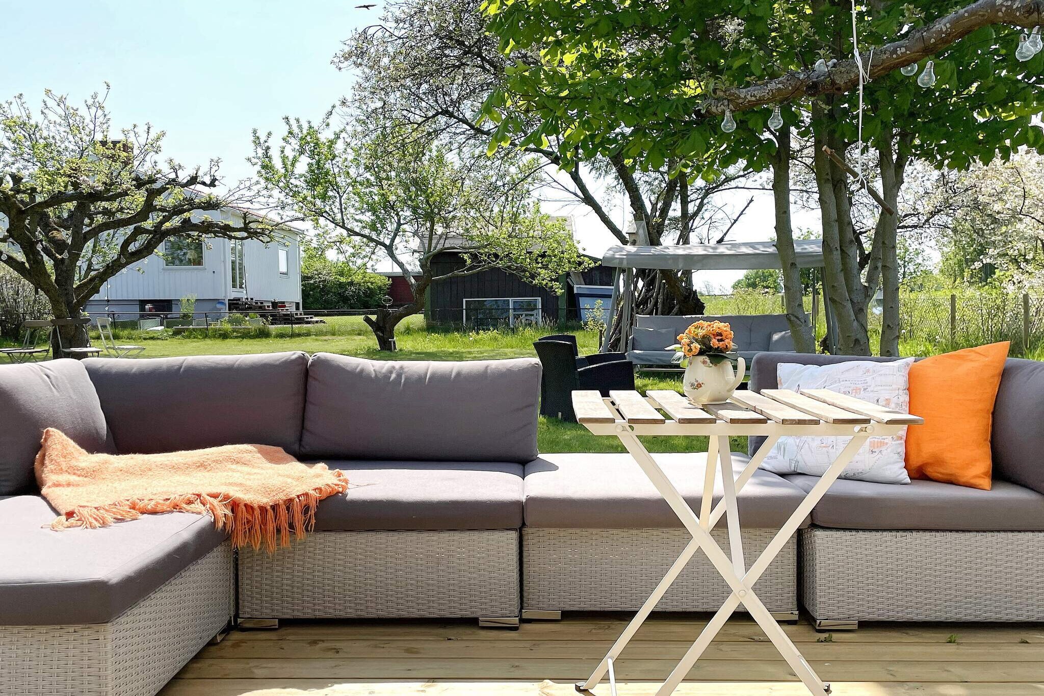 Welcome to Hästholmen, a real gem along the shore of Lake Vättern. During the summer, the beautiful area and the harbor are filled with life. Why not take a dip in Lake Vättern, 500 meters from the house down towards the harbor is the swimming area which has a jetty and a nice little sandy beach. On the way down to the harbour, you can stop at 31's ice cream & kitchen and taste award-winning ice cream made in-house. The house is located in a picturesque residential area and has a large plot with several patios for socializing and playing. The house consists of two floors where bedrooms with two double beds and two single beds are on the upper floor including the large bathroom with shower, WC and washing machine. On the entrance floor is the kitchen, living room and an open dining area with a lovely view over the back of the yard. There are two TV screens with Chromecast. For those who want to discover scenic surroundings, experiences, activities or shopping, there are many places close by. The well-known Ekoparken Omberg with its fantastic nature and its wide range of activities makes the place an attractive visitor destination all year round. Here you can hike, cycle, paddle, take part in guided hikes and exciting activities. There are also several rain and wind shelters, rest areas and fire places to take advantage of. Along Omberg's mountain slopes you will be met by beautiful views and exciting caves that are just waiting to be explored. If you have a need for speed, we recommend that you take a look at Omberg's Zipline courses, which are located near Stocklycke in Omberg. There are also two high-altitude courses here for those who want to challenge themselves. 6 kilometers away is Ombergs Golf Resort, which offers high-quality food and can boast of having Östergötland's best golf course! For those of you who like fishing, you can fish with a fishing rod from the stone pier outside the guest harbour. But not from the bathing area and the harbor basin where docks and boats are located. Paddling on Lake Vättern is a very special feeling. In Hästholmen harbor you can book a kayak via Vätternkajak. Hästholmen and restaurant Vätternskutan here you can both eat and drink well while enjoying the fantastic view. 20 minutes away by car is Väderstad, which is an idyll with well-known pastry shops and shopping in cozy shops. Worth a visit is Gränna, a Swedish idyll with beautiful wooden houses, gardens and cobbled streets. Beautiful hiking trails and beautiful views Castle ruins and castles in the area, Gränna is known for its candycanes and has its own production. Places to mention for additional destinations are Vadstena, Motala, Kolmården and Astrid Lindgren's world. Pleasant day trips for the whole family. Welcome to Östergötland.