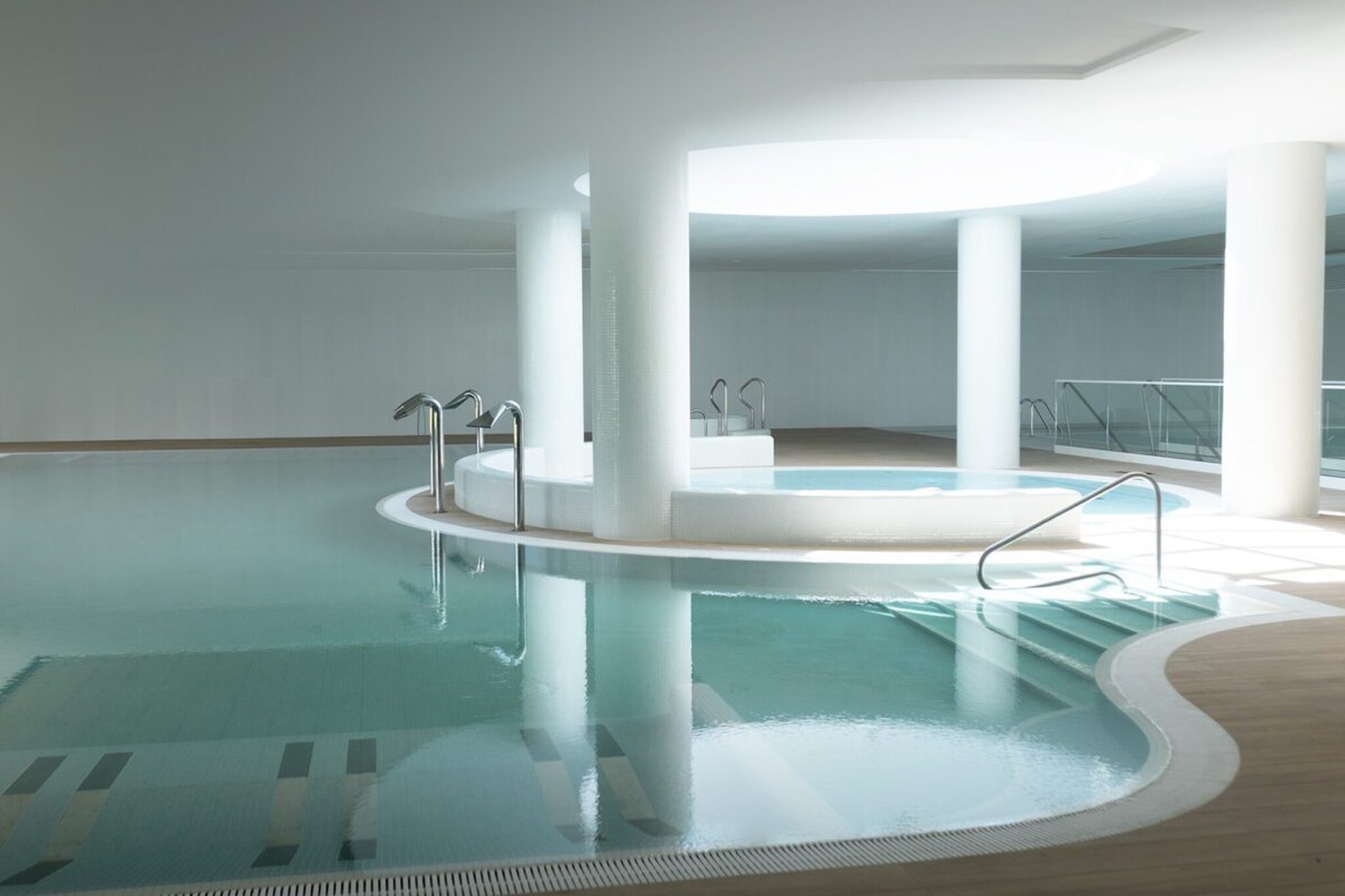 Apartment close to the sea, with pool and sauna