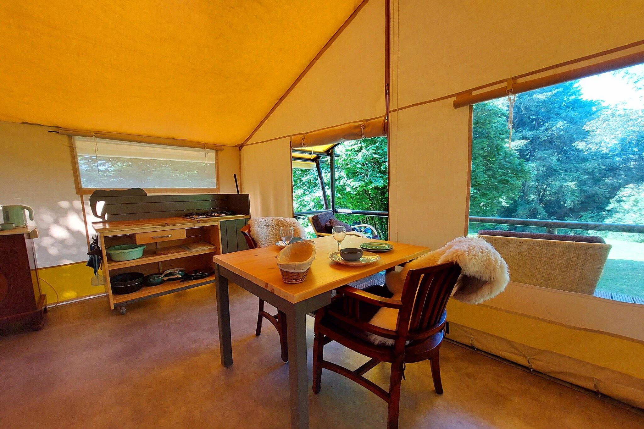 Ground floor: (open kitchen(cooker(4 ring stoves, gas), coffee machine(pads), espresso machine, oven(mini), fridge), Living/bed room(double bed(160 x 200 cm), dining table(2 persons), seating area(2 persons)))\n\nbathroom(reachable from the outside)(shower, washbasin, toilet), terrace(private, roofed), terrace, garden(fenced, > 1000 m2), garden furniture, BBQ, parking, deckchairs, hammock, children\'s bed