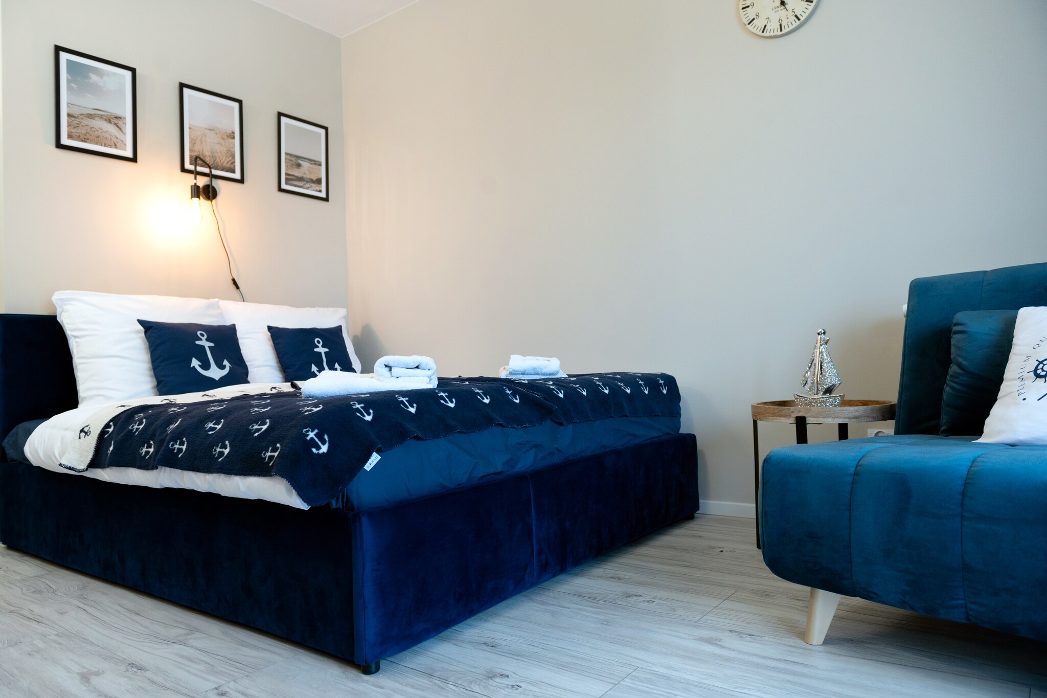 Ground floor: (open kitchen(hob(2 ring stoves, induction), electric kettle, toaster, hood, coffee machine, dishwasher, fridge-freezer), Living/bed room(single folding bed, double bed, TV(flatscreen), dining table), bathroom(shower, washbasin, toilet, washing machine, hairdryer))\n\nInternet access, Parking, Whirlpool, Massage, Fitness, Play area, sauna(shared with other guests), heating(central, through air conditioning), air conditioning, terrace(roofed, 10 m2), garden furniture, sun loungers, swimming pool(shared with other guests, heatable, indoor, including separate children’s swimming pool (depth 50cm)), sand pit(shared with other guests), slide(shared with other guests), lift, ironing board, iron, Swing set