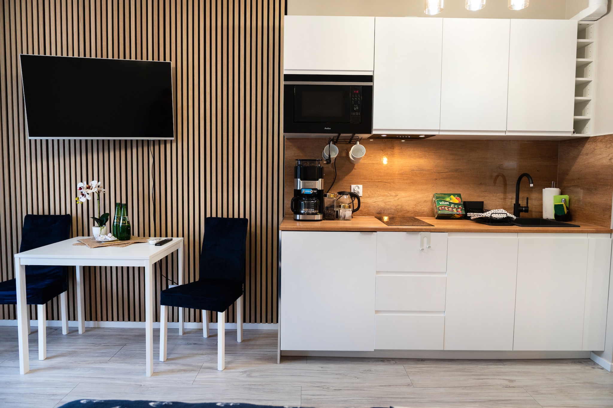 Air-conditioned apartment, indoor pool, sauna