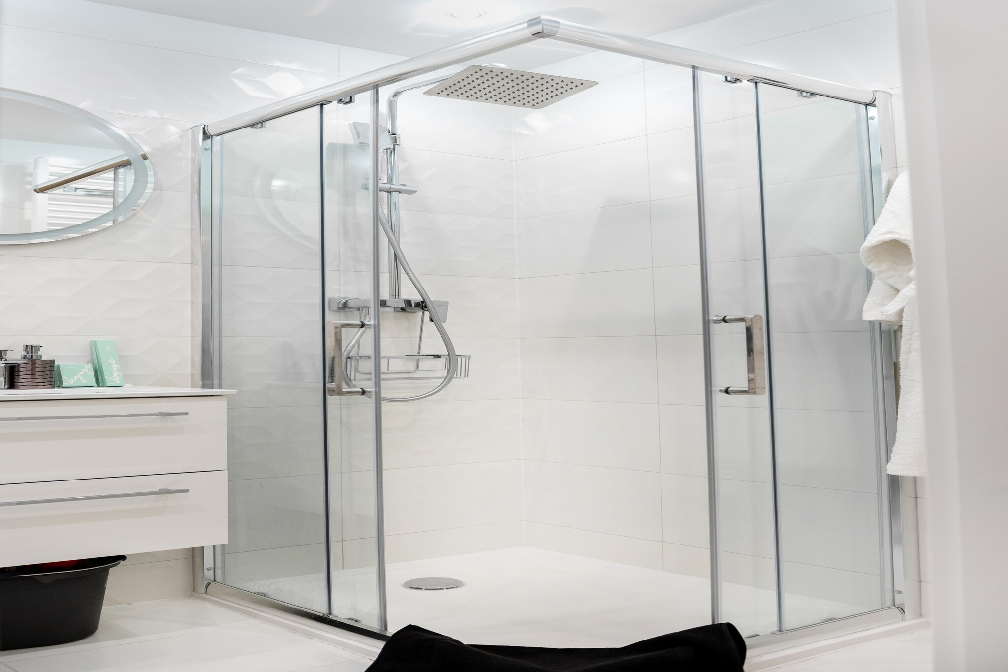 Air-conditioned apartment, indoor pool, sauna
