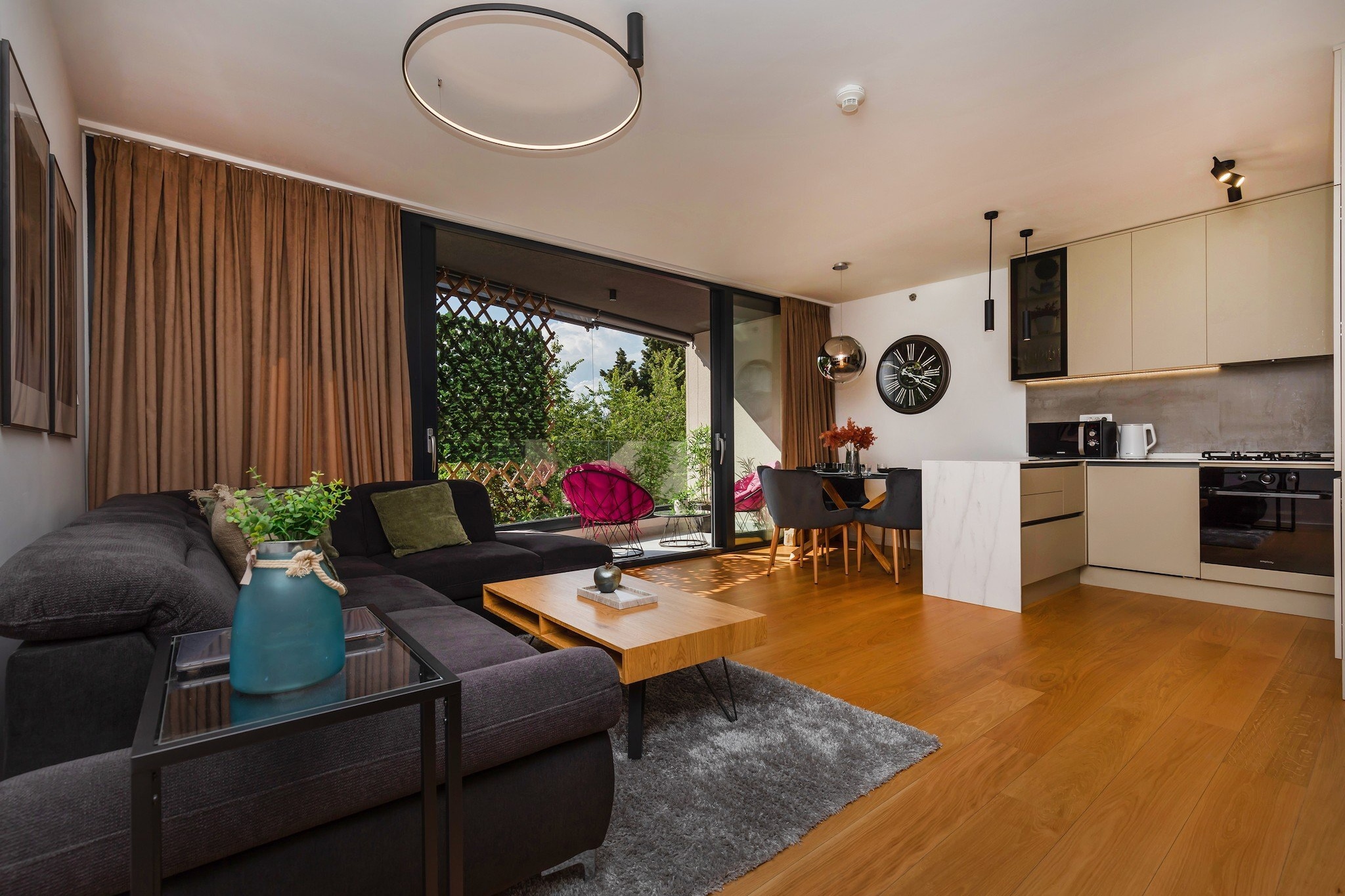 Apartment Floramye - Three Bedroom Apartment with Balcony