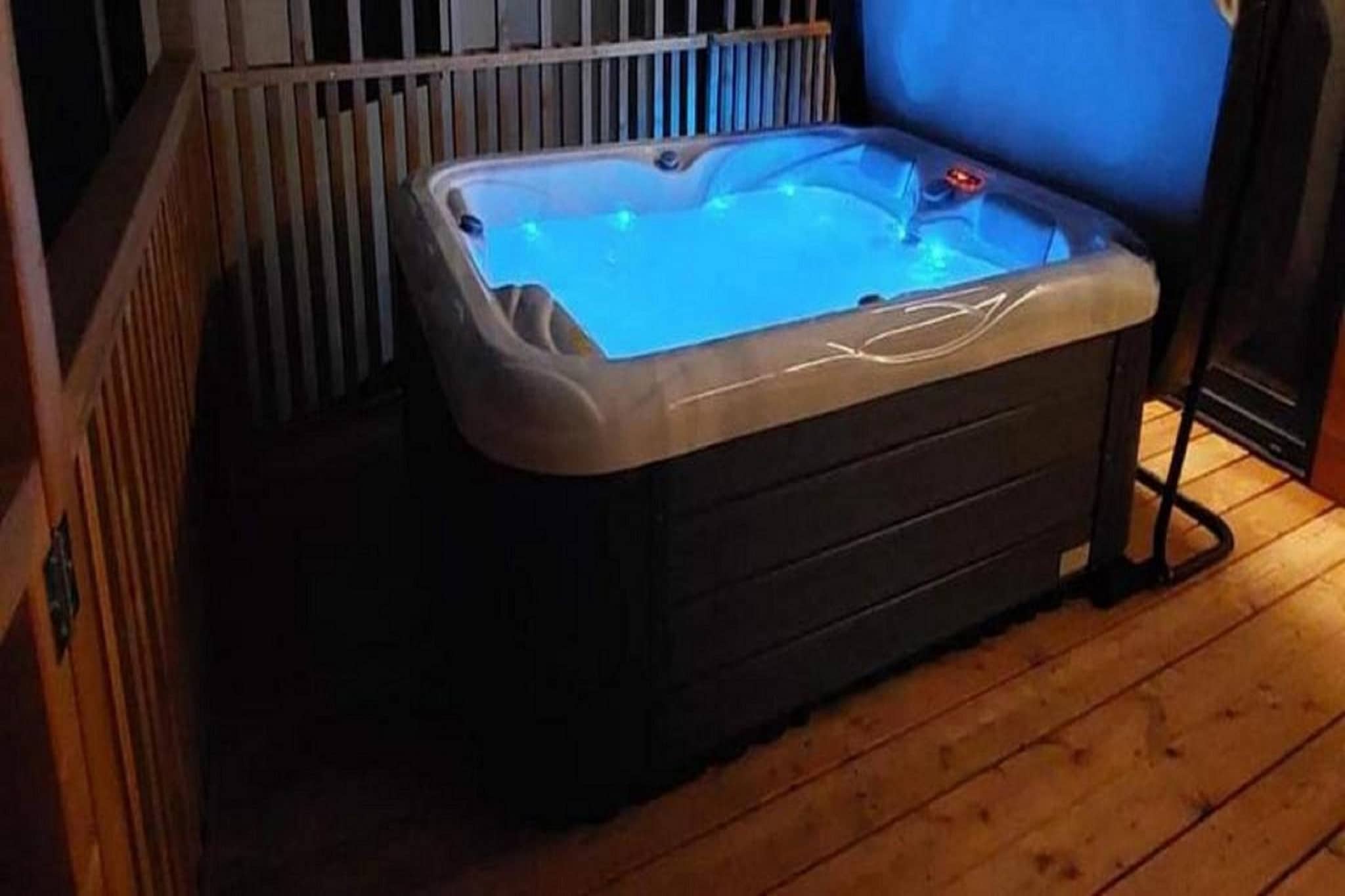 Tasha Premium Mobile Home - Two Bedroom Mobile Home with Terrace and Hot Tub-Spa
