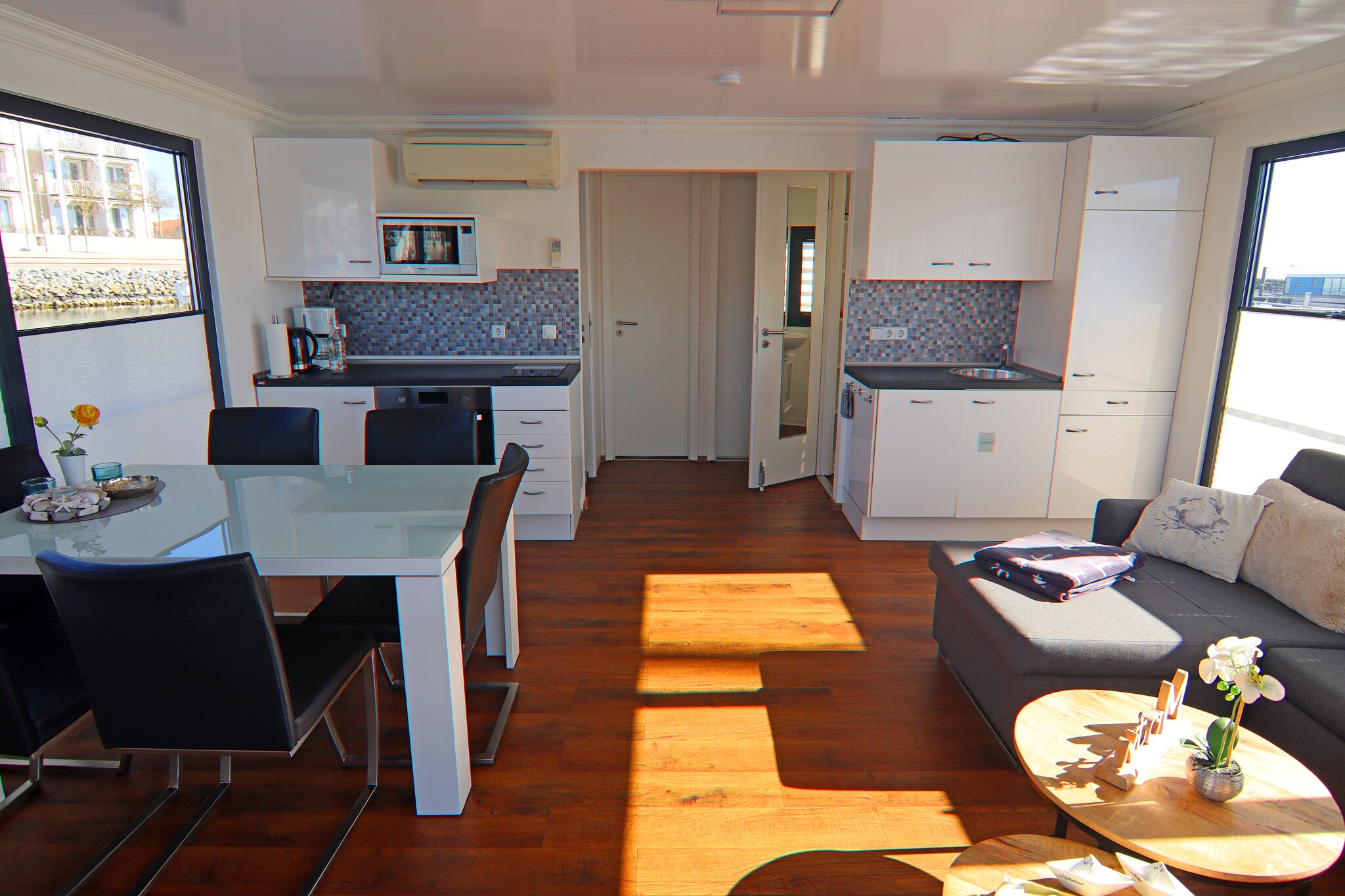 Hausboot Familiy & Friends LP 1 / 3 Personen-Woonkamer
