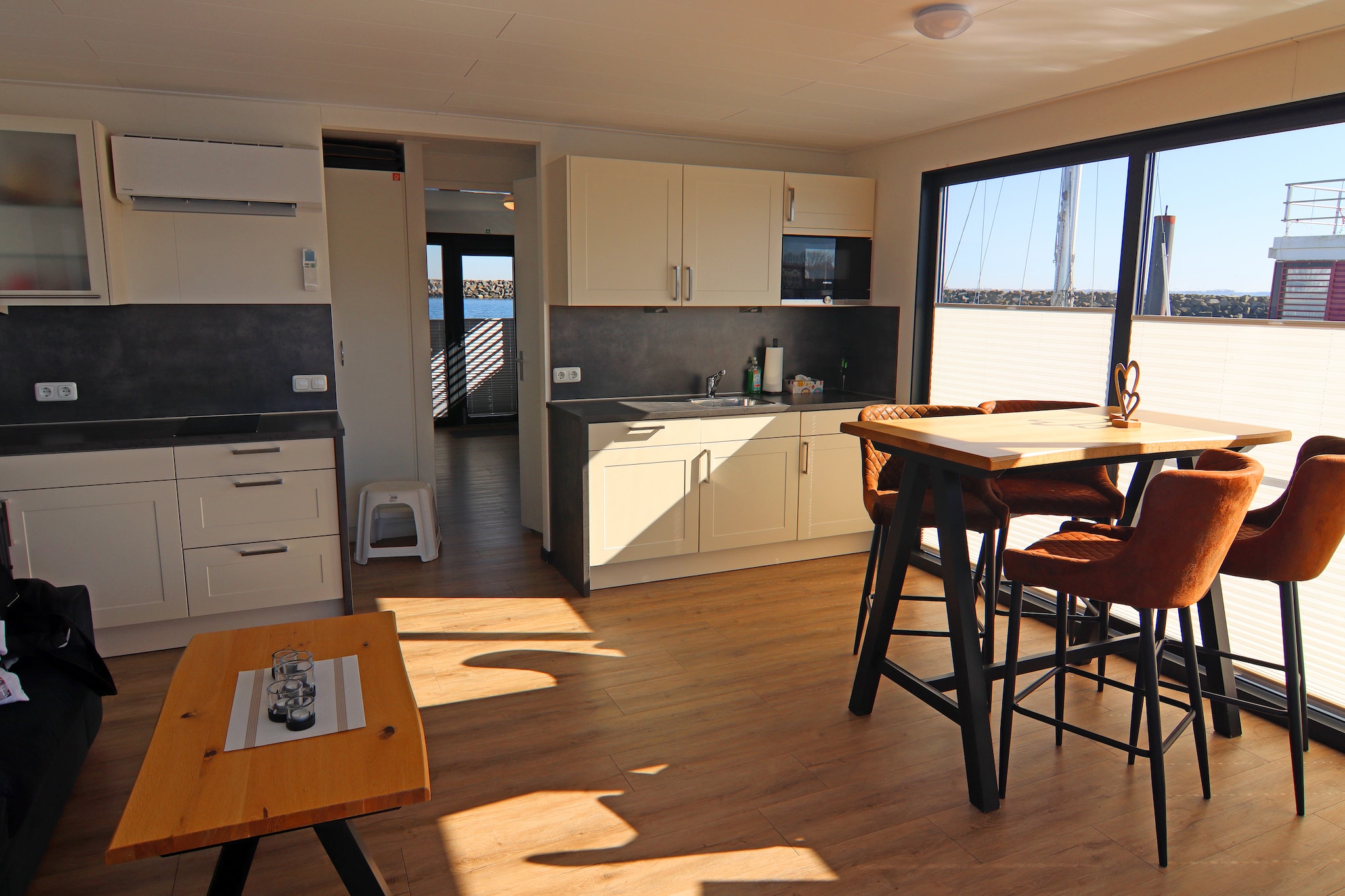 Hausboot Family & Friends mit Hund LP 10 / 1-2 Personen-Eetkamer