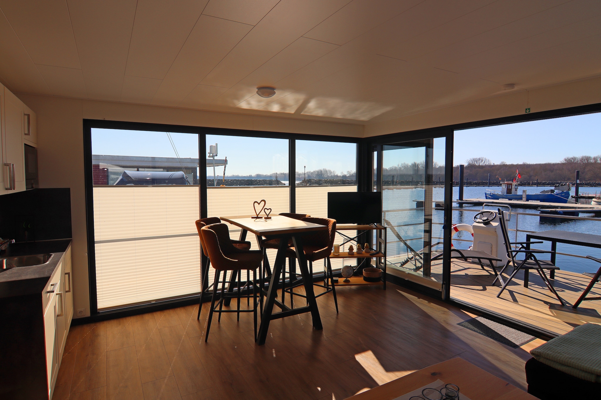 Hausboot Family & Friends mit Hund LP 10 / 4 Personen-Eetkamer