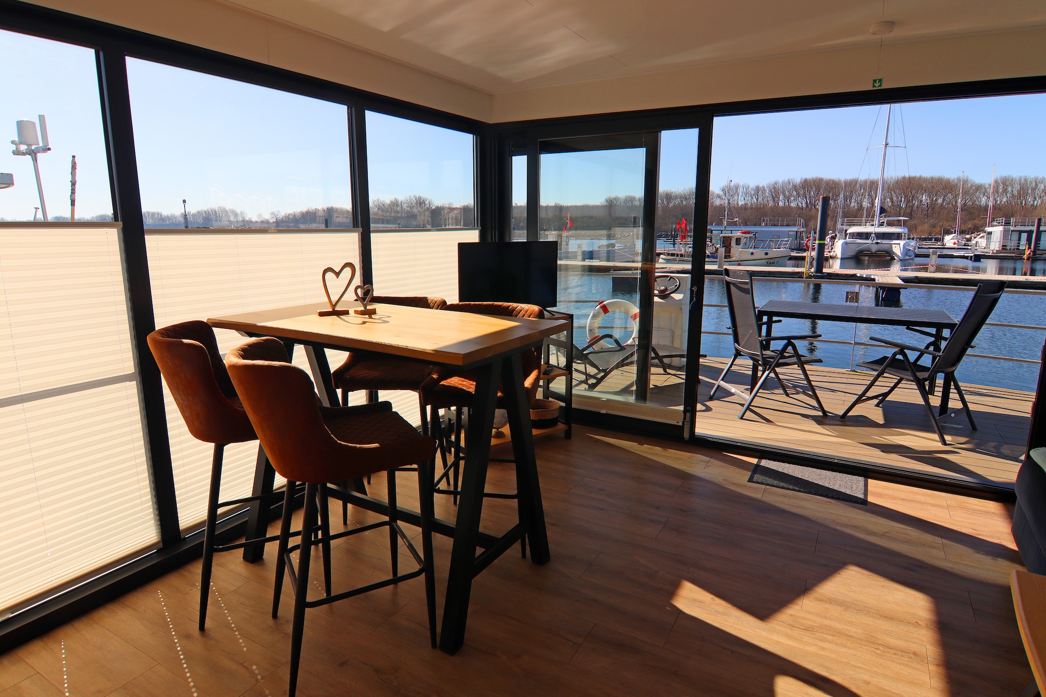 Hausboot Family & Friends mit Hund LP 10 / 4 Personen-Eetkamer