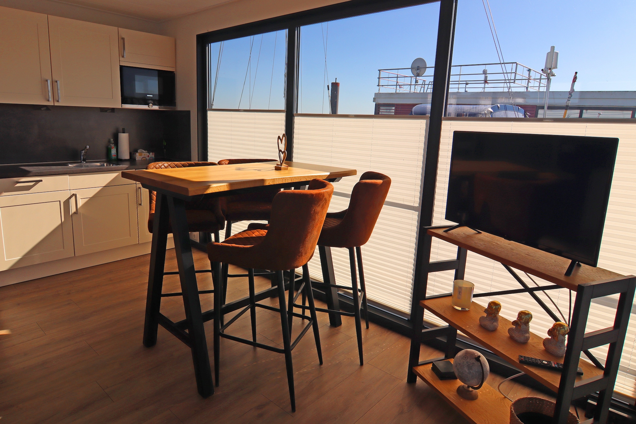 Hausboot Family & Friends mit Hund LP 10 / 4 Personen-Woonkamer