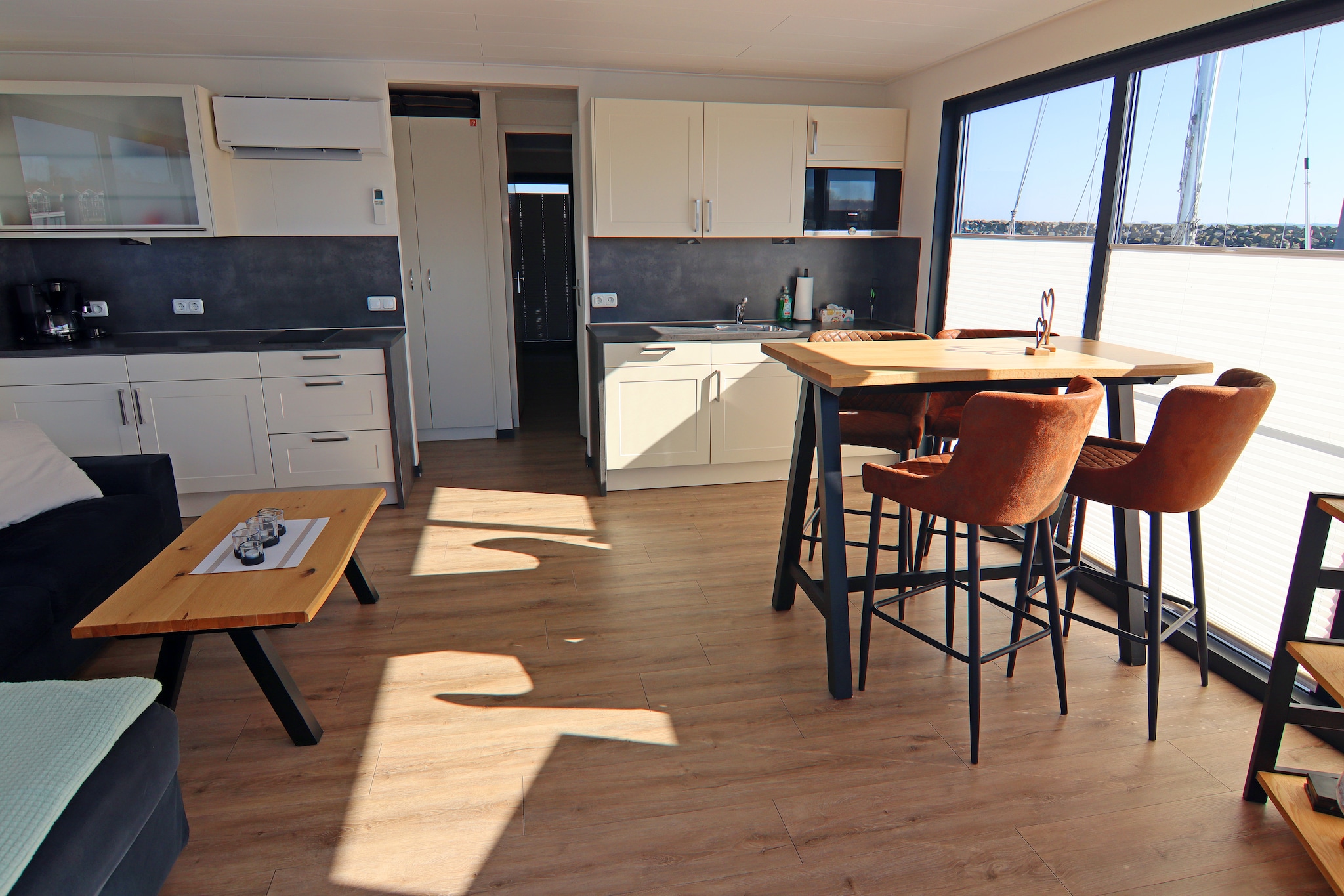 Hausboot Family & Friends mit Hund LP 10 / 4 Personen-Eetkamer