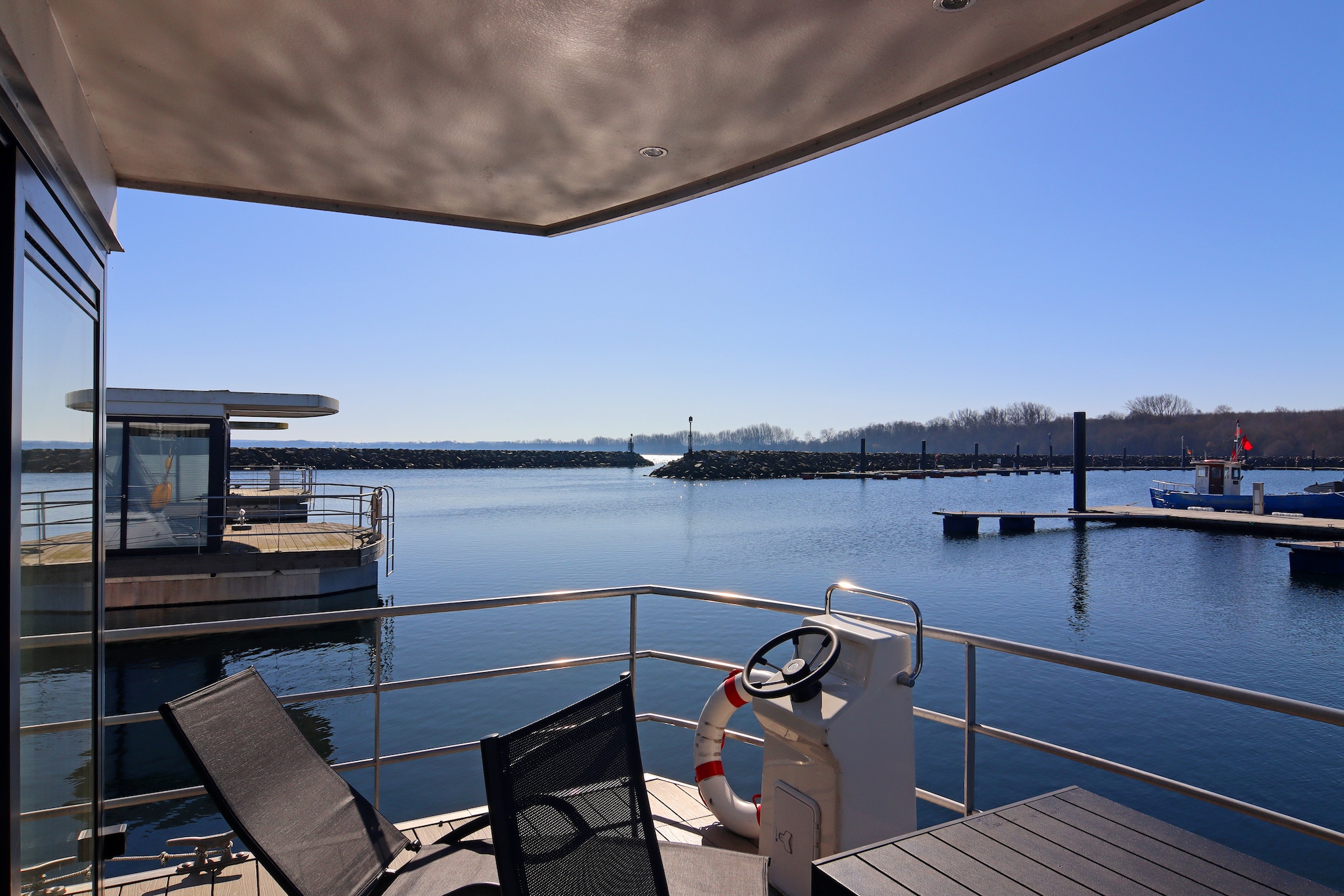 Hausboot Family & Friends mit Hund LP 10 / 4 Personen-Terrasbalkon