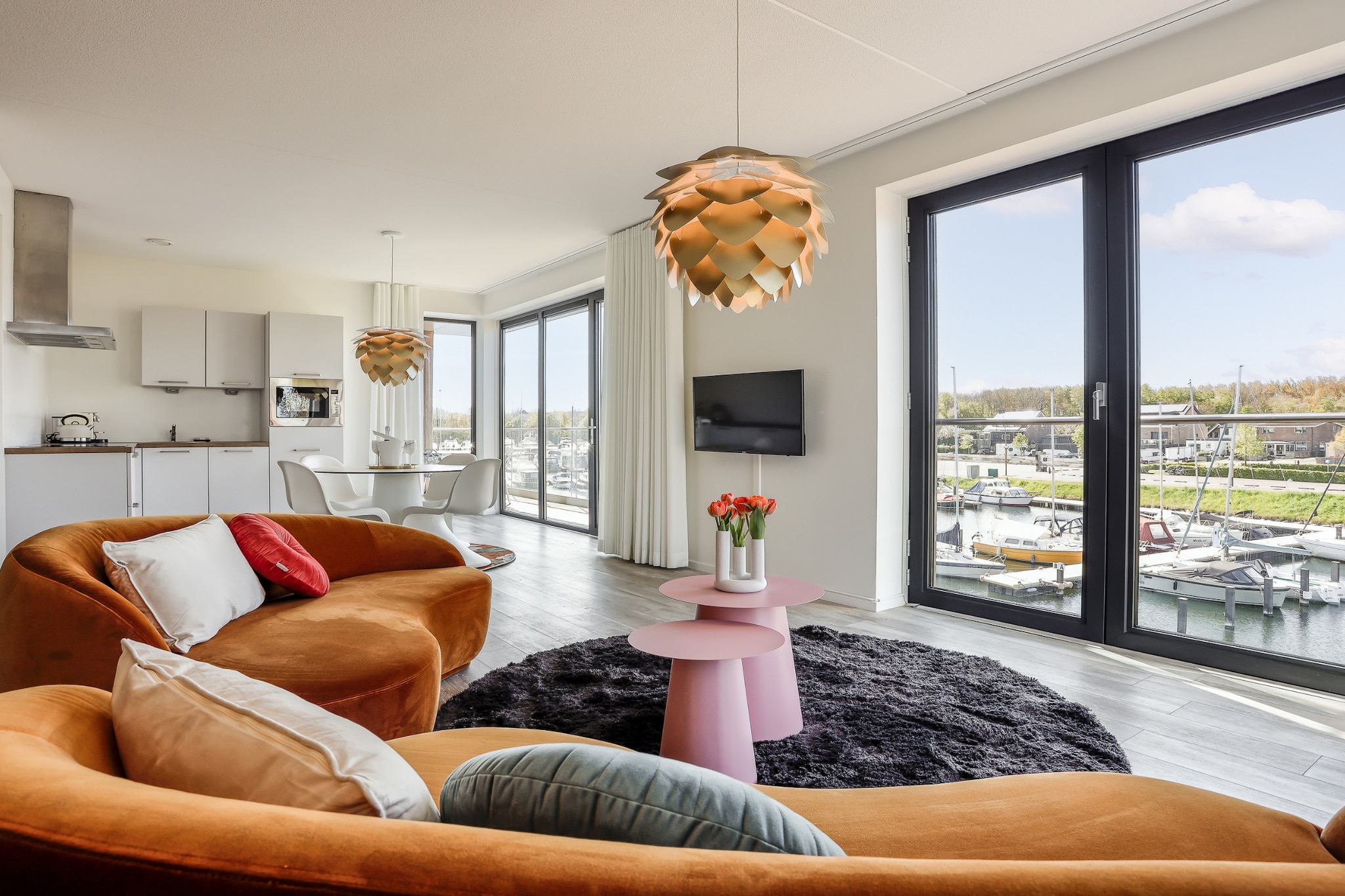 Harbour Views & Heartwarming Comfort
Step into coastal calm at this stylish apartment in the heart of Kamperland. Wake up to the soft sounds of the harbour and enjoy your morning coffee on the private balcony or terrace with a picturesque view. Inside, you'll find a bright, welcoming space with modern touchesâ€”perfect for families or couples seeking a peaceful retreat. The living and dining areas are tastefully decorated, and the well-equipped kitchen invites you to create delicious meals using fresh local ingredients.

Explore Kamperland on Foot
With the city centre just 500 meters away, youâ€™re perfectly positioned to explore the charm of Kamperland. Walk to the local bakery, browse boutique shops, or discover the hidden gems of Zeeland. The Kamperland Shopping Centre (1 km) makes it easy to pick up souvenirs for loved ones or stock up on essentials. Thereâ€™s even parking onsiteâ€”ideal for those planning day trips to Veere, Domburg, or the nearby beaches.

Taste the Flavours of Zeeland
No holiday is complete without good food, and this location delivers. Dine like a local at Restaurant de Brouwerij (1 km), where youâ€™ll find regional specialties, fresh seafood, and seasonal delights. Enjoy sunset drinks on your balcony or opt for takeaway to savour the moment from the comfort of home. With its unbeatable location, stunning views, and relaxing vibe, this apartment is your key to a memorable Zeeland escape.