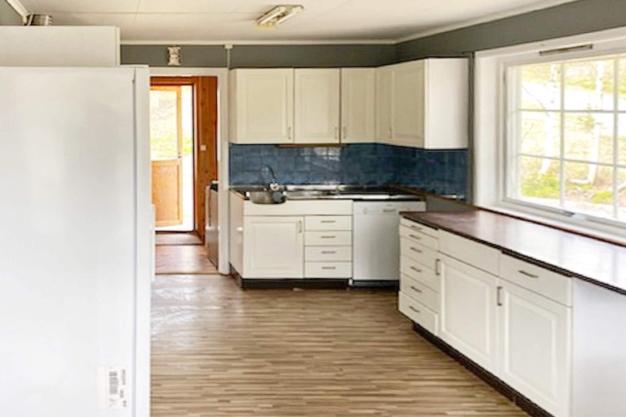 Holiday home where you can fish for dinner right outside the door! Great ski terrain in  winter and wonderful nature experiences all year round. Spacious holiday home with a total of 5 bedrooms, all with double beds with new mattresses. The double beds can be divided to get 2 single beds. Open living room/kitchen, basement living room, bathroom, fitness room, laundry room with shower, separate toilet, and large covered terrace. On the groun floor, there is a bathroom with a shower cubicle, a double sink and toilet. In the basement, there is a laundry room with a shower and separate toilet room. With the large and open kitchen/living/dining room  and living room downstairs, there is plenty of space for a traveling party of two families or a group of up to 10 people. In Brydalen, you can enjoy a holiday in a natural landscape with activities like hiking, fishing, cycling, and berry picking in beautiful Østerdalen. Right outside the house, you find the river Brya, one of the best trout rivers in central Norway. Here, you can try for fresh-of-the-day and grilled trout for dinner/evening. The Brya flows into the lake Finstadssjøen a couple of kilometers from the holiday home. Here you can both swim and fish, fishing licenses can be bought online. During the berry season, there are unimaginable possibilities for all kinds of wild berries, like filling the freezer with mullet for Christmas dinners. In winter, there is a skiing area right outside the holiday home and a lighted trail nearby. Approx. 5 km to a large network of slopes. To Savalen with ski lifts, it is approx. 38 km. Great opportunities for ice fishing on Lake Finstad if the conditions are right. There is a cleaning/gut area for fish with access to running water. Great holiday home that is equally suitable in all four seasons with the possibilities that beautiful nature has to offer.