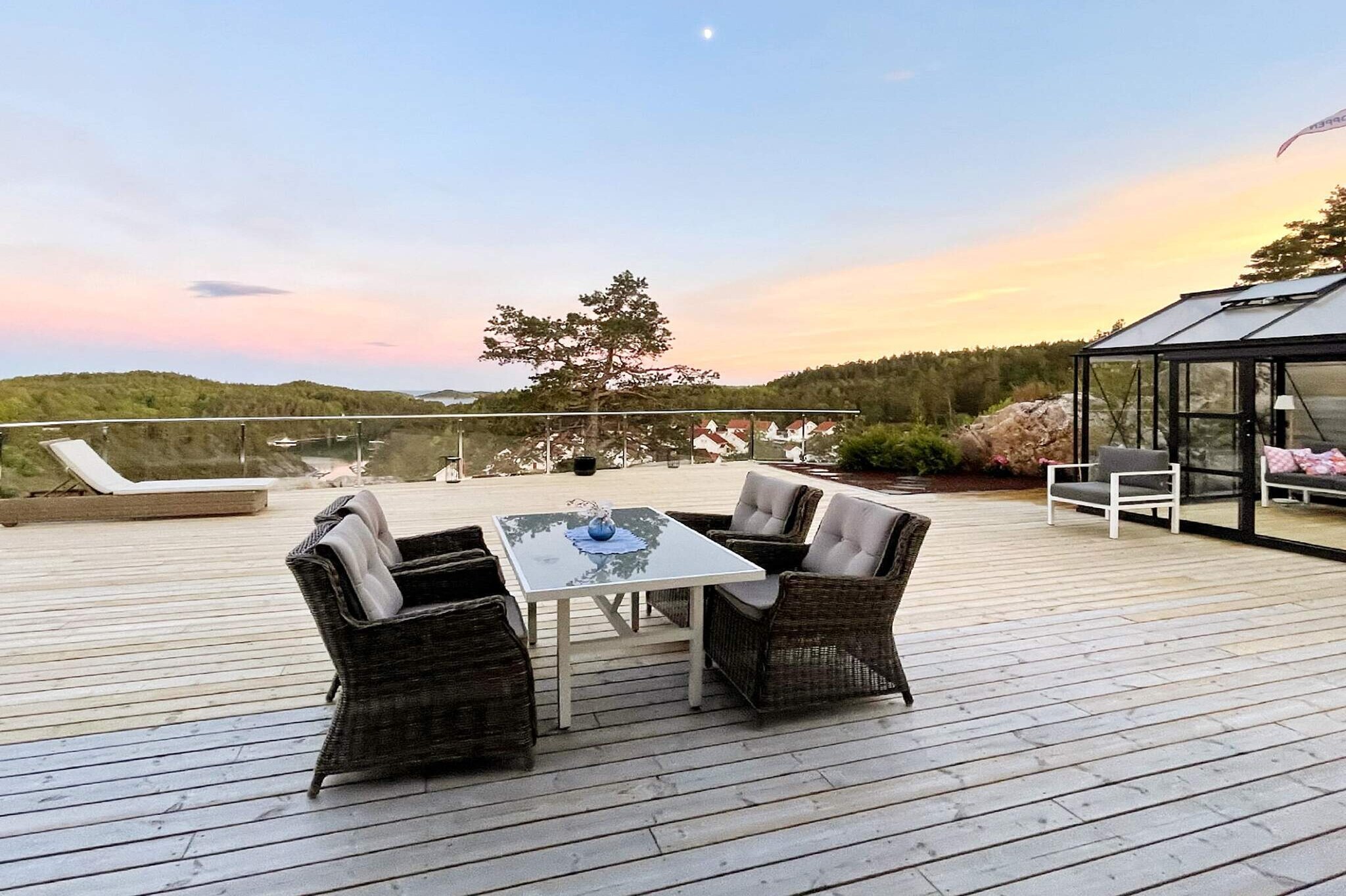 Lovely holiday cottage with a panoramic view of the water within walking distance of fine, small beaches both by lake and sea. 200 meters from the sea. The holiday house has four bedrooms: One with two single beds that can be combined into a double bed, one with mattresses, and two large bedrooms on the first floor, each with a double bed and sitting area, one with a balcony. Spacious bathroom with shower on the first floor, bathroom with bathtub on the ground floor. TV via internet. Here, you can start the day with honey from a nearby farm shop and enjoy yourself in the large living room with open kitchen and lovely view. In the evening, relax in the garden living room, which protects against the wind or enjoy a barbecue outside on the large terrace. Possibility to rent a 16-foot boat with 60 HP and explore the fjord or go on exciting fishing trips. A boat driver's license is required for everyone born after 1980. Life jackets for rent at Hytteservice Rumker AS (NOK 50/piece). In addition, there is a taxi boat that takes you to the district's most exciting places, or you can take a trip with Ã˜ysangferja, Norway's oldest wooden boat ferry. The ferry runs between Ã˜ysang and RisÃ¸r, the white town by the Skagerak, where there are festivals, concerts, and events all year round. The saltwater aquarium in RisÃ¸r can also be recommended. At Jegertunet holiday center 500 m away, there is a heated outdoor swimming pool open in summer (for a fee), restaurant, kiosk, and an interior design shop. Close by are tennis courts, bowling alley, volleyball court and a nice playground. At Camp Skarvann, you can hire canoes for nice paddling trips on Lake Skarvannet. At Stabbestad, 20 km away, there is a spa hotel and golf course as well as a mini-golf facility, and by the sea there is a beach club, harbor pool, and kayak rental on the fjord. A visit to the two small towns KragerÃ¸ in the north and Tvedestrand in the south can also be recommended. 'The little Zoo' at Brokelandsheia with Norway's largest rainforest is only 20 km away.