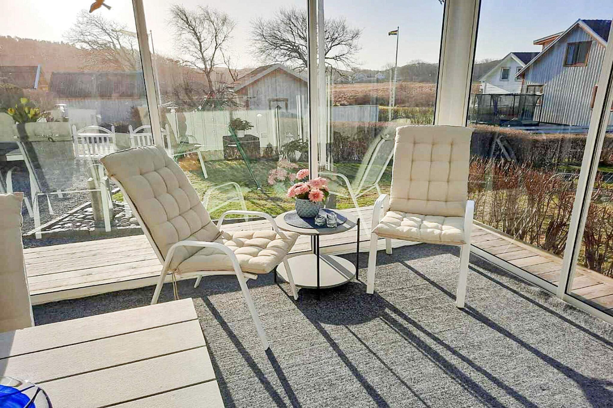 Living room(2x single bed), Kitchen(cooker(electric), hood, coffee machine, microwave, dishwasher, fridge-freezer, high chair), Living/bed room(double folding bed), bedroom(double bed), bathroom(floor heating)(tumble dryer, washbasin, shower, toilet, washing machine), conservatory, heating(electric), garden, garden furniture, parking, air to air heatpump