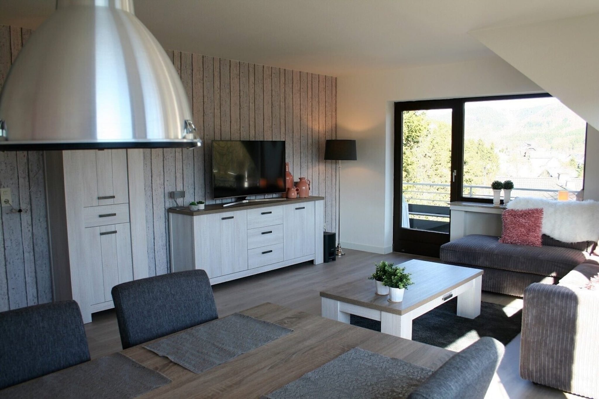 Ferienwohnung mit Balkon und Garten