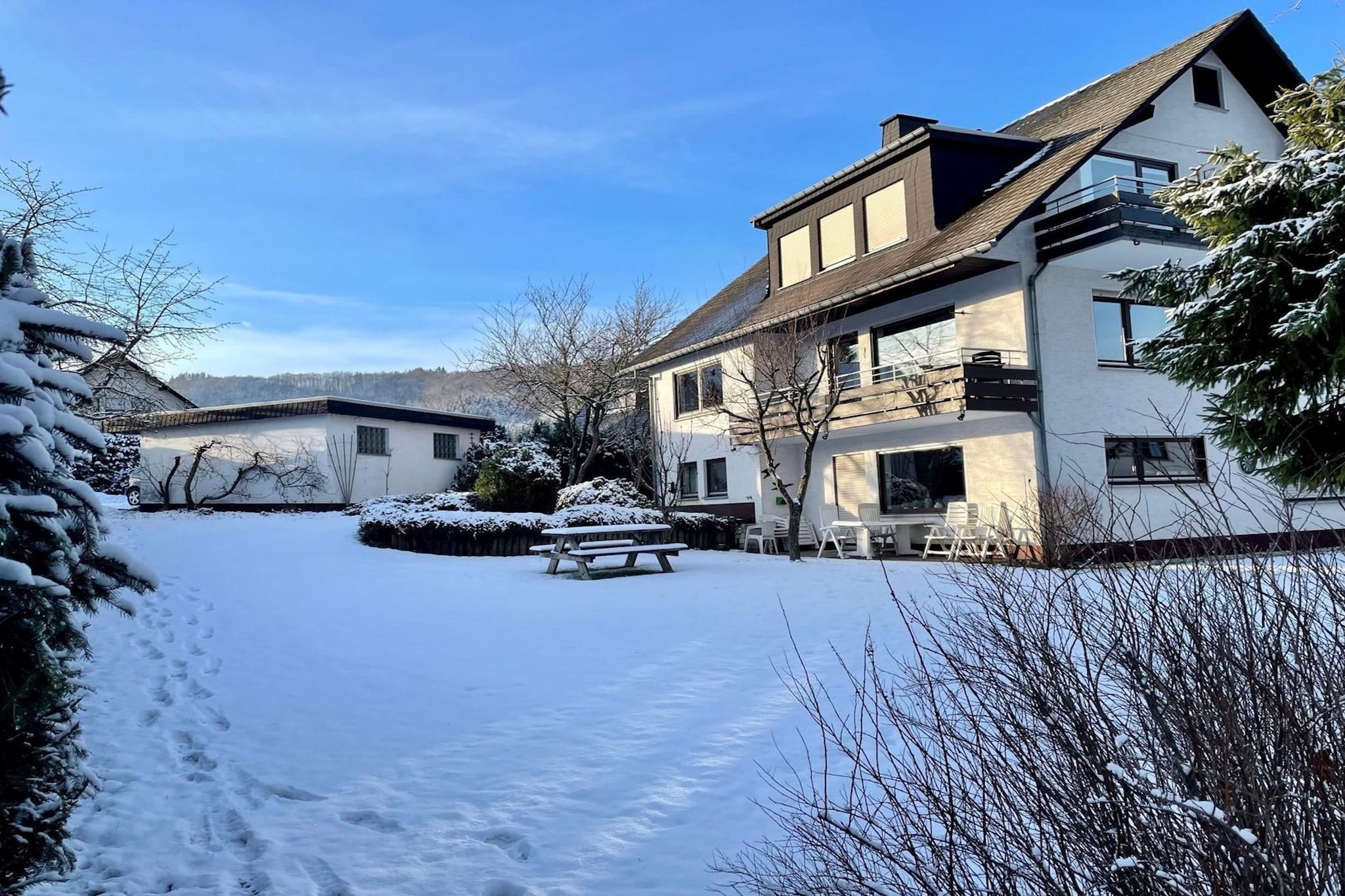 Ferienwohnung mit Balkon und Garten