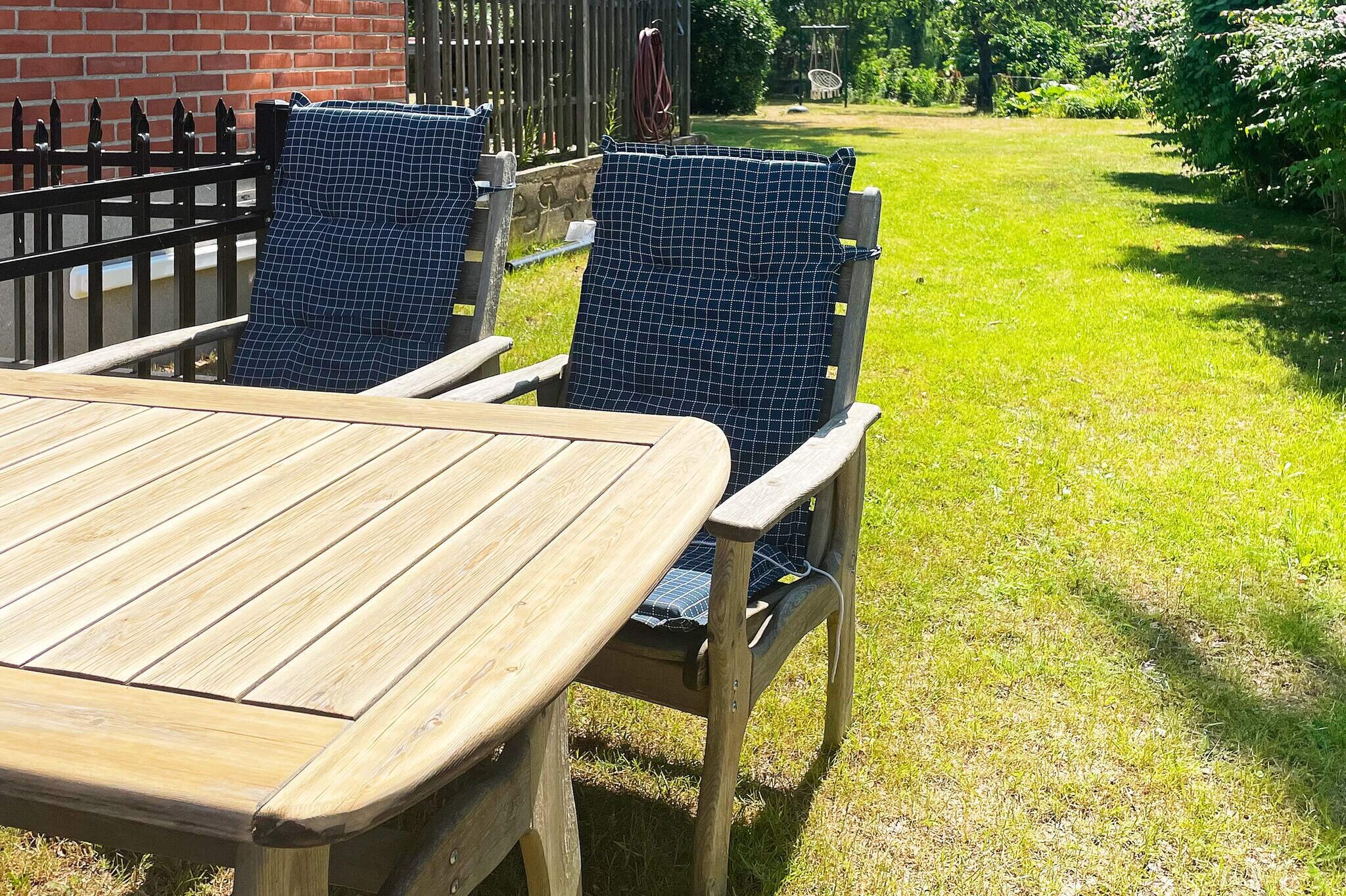 Internet Access DSL, dining room(double folding bed), Kitchen(cooker(electric), coffee machine, microwave, fridge-freezer, tumble dryer, shower, washing machine), Living/bed room(double bed, double folding bed, TV, chromecast), bathroom(washbasin, toilet), heating(electric), garden furniture, parking, air to air heatpump