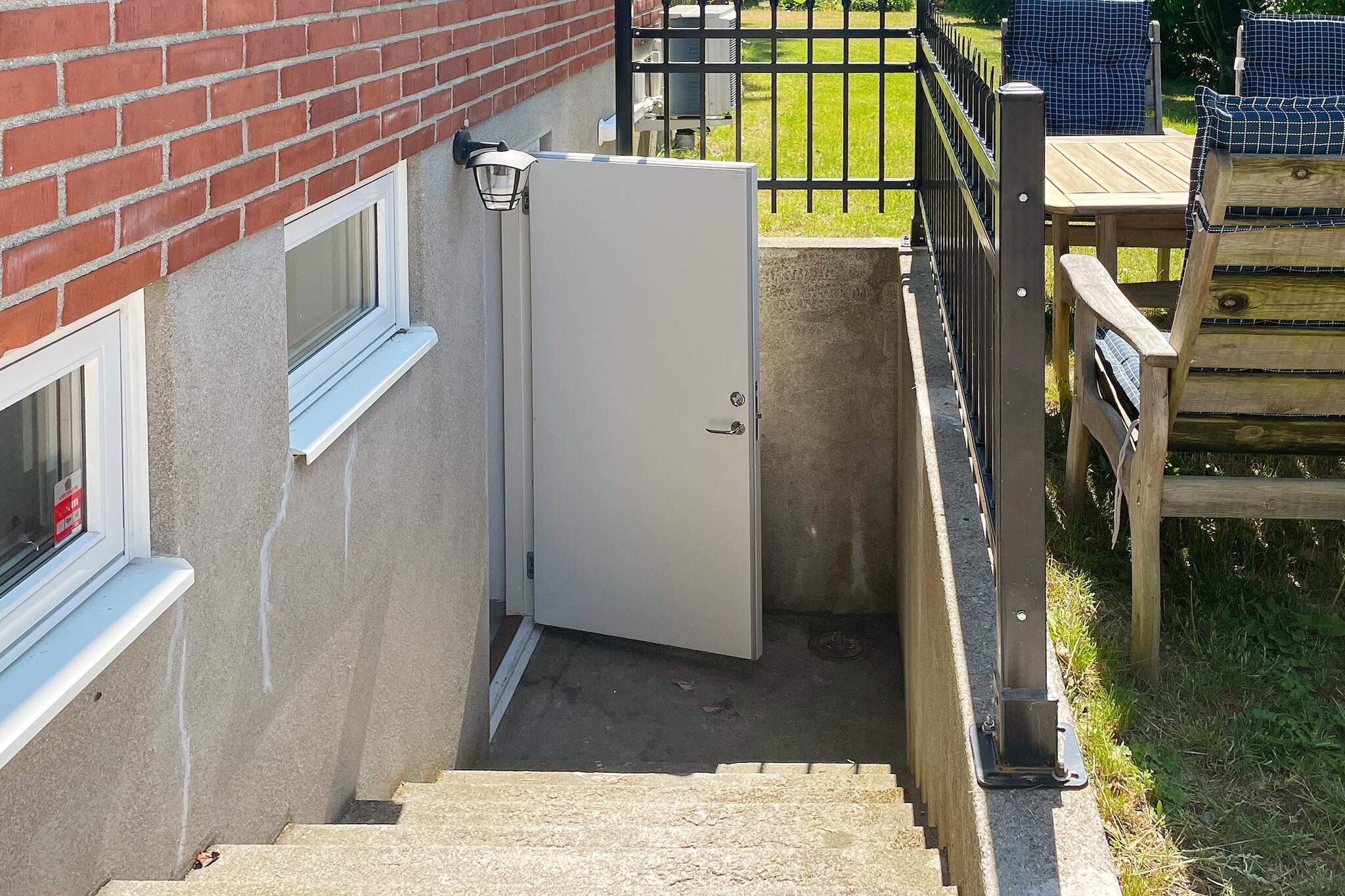 Centrally located in SÃ¶lvesborg is this basement floor in the owner's residence. Here you have a cool accommodation during the hottest time of the year. With the proximity to nature, the sea and city life in this small-town idyll that SÃ¶lvesborg is, you have everything around the corner. The wonderful paths in the nearby beech forest offer beautiful nature with white sedges in spring and mushroom picking in summer and autumn. For the more active, there is also a large outdoor gym here to use. There are also many cycle paths in the area, which can take you out into Listerlandet's beautiful landscape. The accommodation is perfectly located to discover both SkÃ¥ne and Blekinge's coast, both of which have lots of beautiful white beaches to enjoy the holidays on. A ground level walkway from the parking on the driveway over the gravel at the front of the house leads you to the cellar stairs. By the stairs there is outdoor furniture to use for meals or wonderful moments of socialization and relaxation. The family room by the door has a dining table with chairs and a day bed to sit in that can be made up to sleep in at night. There are glass cabinets with all the dishes you could need and there is also a fridge and freezer here. Straight inside you find a bedroom with a double bed on a soft carpet in a beautiful shade of blue. There is also a sofa bed for 2 people in front of the TV. In a passage to the left is a WC with large wardrobe storage. Further in, you reach the kitchen area for cooking and the sink. This room is combined with a shower cubicle, washing machine and dryer at the bottom behind a curtain that advantageously screens off the room. SÃ¶lvesborg has many attractions such as the Castle with its associated park and SÃ¶lvesborg's bridge with its 760 m walking and cycling path that takes you across the water to Ljungaviken and the nearby golf course. At the bridge abutment is the popular Hamnkrogen and a stone's throw from there in the city center with shopping there are several nice and cozy restaurants to choose from. At both the Tredenborg and Valjeviken campsites, you can take a refreshing dip, use playground equipment and play a round of mini golf.