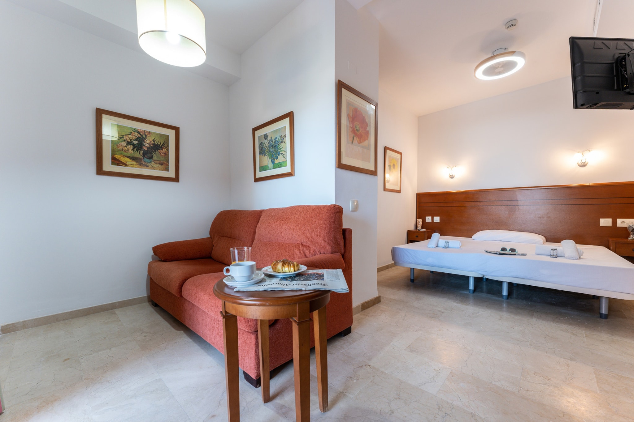 CT 240 - Beachfront Apartment -Don Juan Manilva-Salon