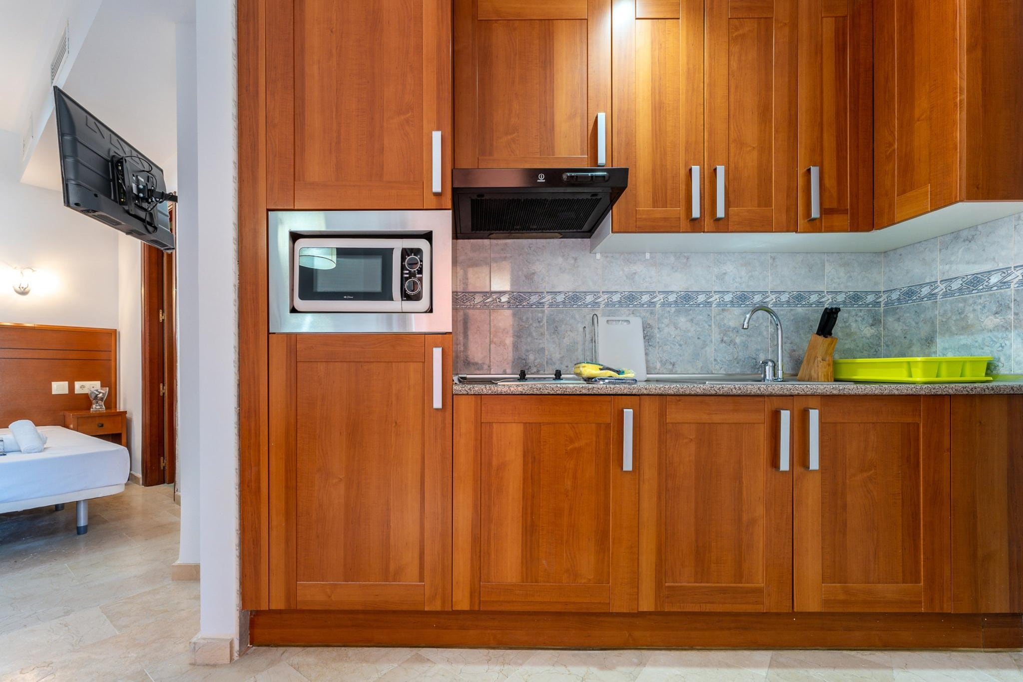 CT 240 - Beachfront Apartment -Don Juan Manilva-Cuisine