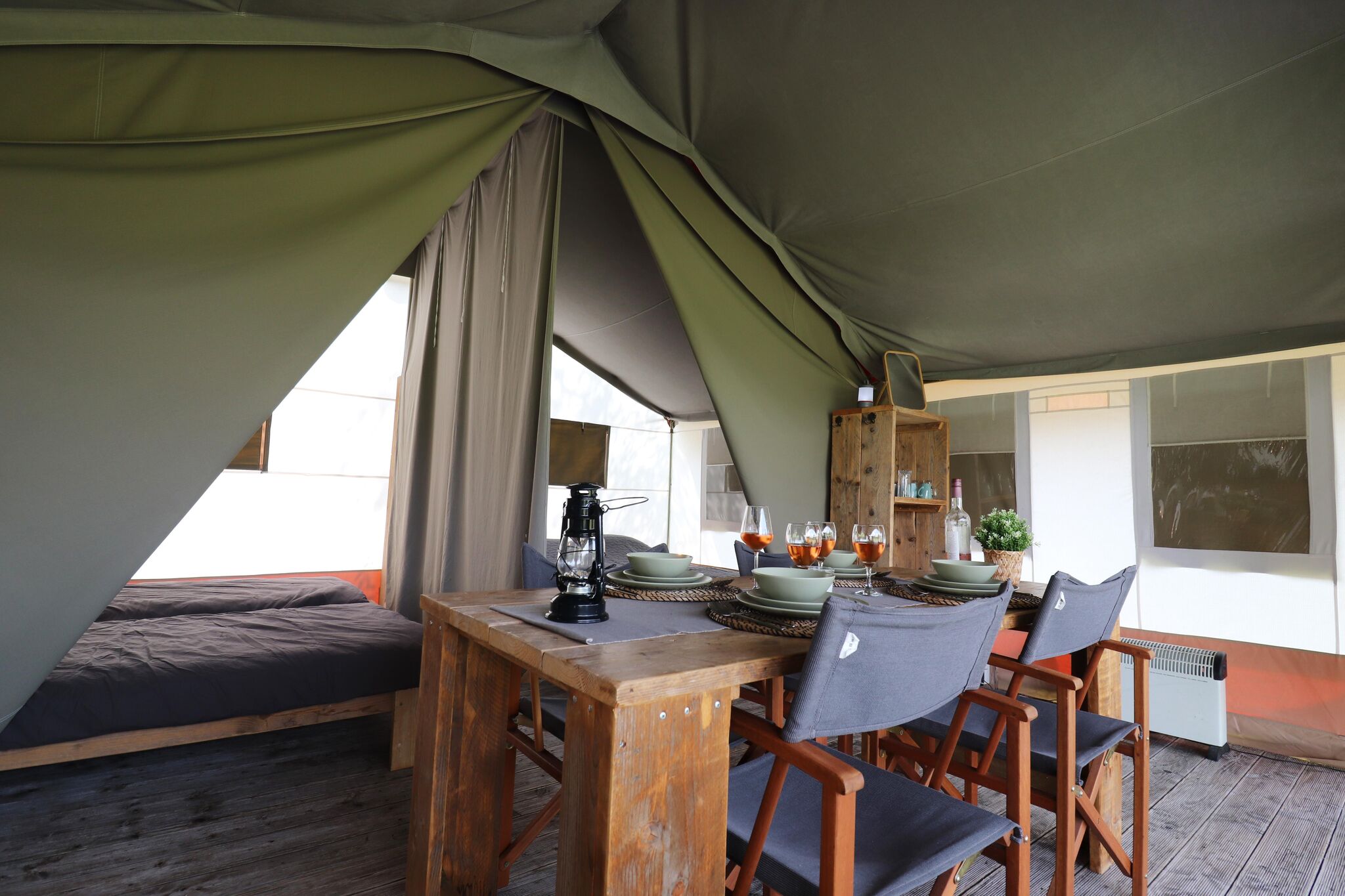 2 Luxury glamor safari tents next to eachother