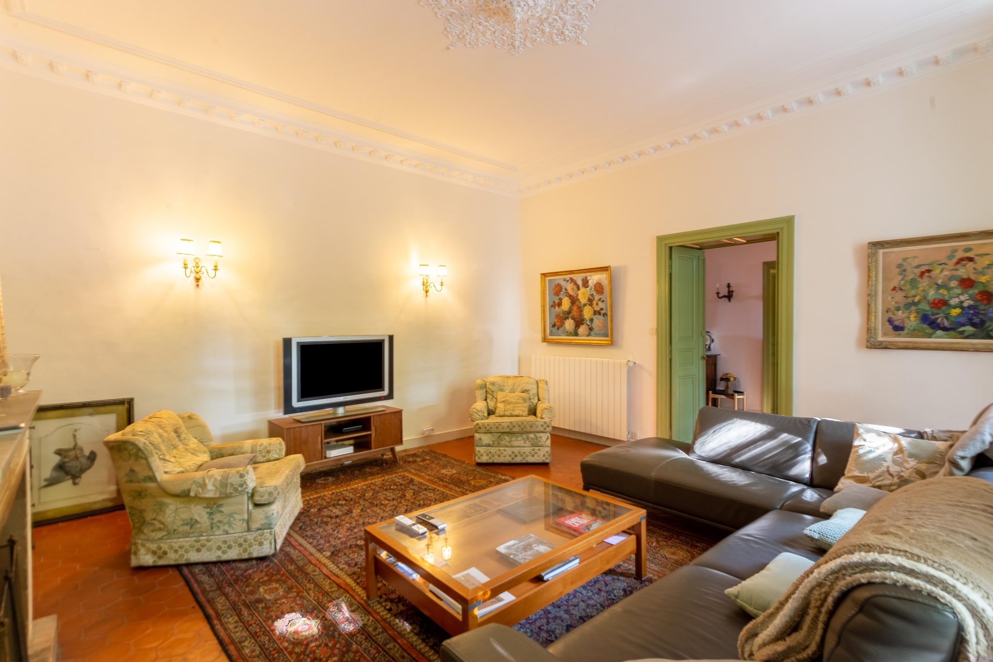 Stay in this amazing holiday home that has an elegant and refined interior. Located in Provence-Alpes-Côte d'Azur, the home is ideal for a family vacation. You can relax in the garden while enjoying your barbecue meal or spend time on the balcony/terrace admiring the beautiful surroundings. There is a private swimming pool as well where you can enjoy refreshing dips.
The centre is a km away from home from where you can shop for friends and families. Savour the delights of the nearby restaurants. There are also many tourist destinations worth visiting.
The house is surrounded by greenery, a perfect place to relax under the sun on the sun loungers. The kitchen is fully equipped to prepare delicious meals for guests. You can enjoy the dishes prepared at the dining table with your pals. The bedroom is comfortable and provides peaceful sleep.