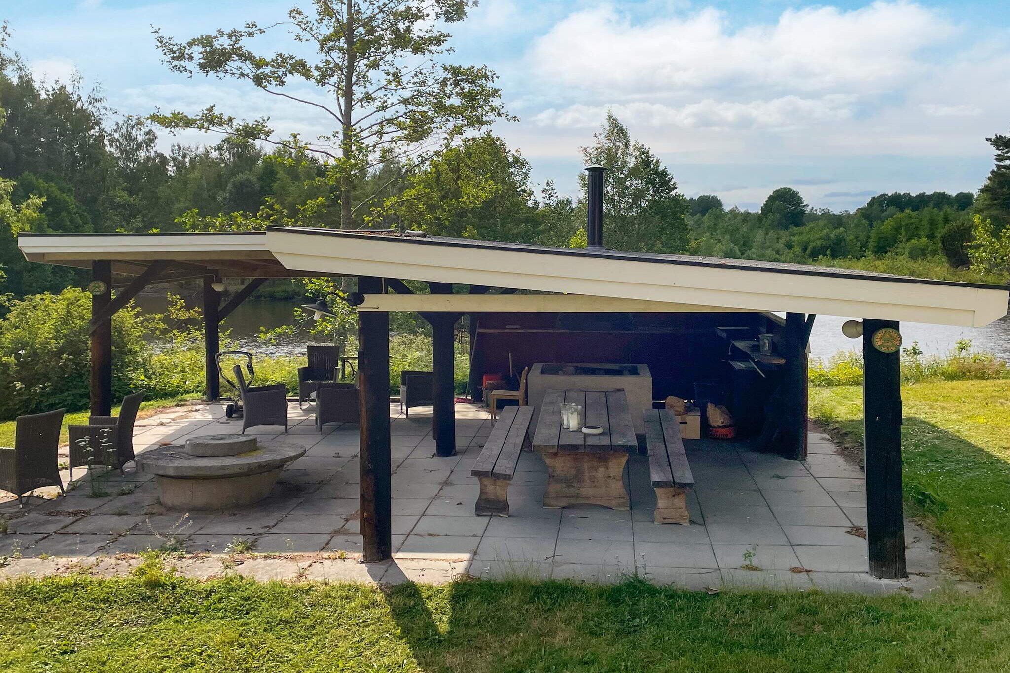 Internet Access DSL, Kitchen(stove(induction), cooker(4 ring stoves, gas), coffee machine, oven, microwave, dishwasher, fridge, fridge-freezer, high chair, water from well), Living/bed room(fireplace), Living/bed room, Living/bed room, bedroom(2x single bed), bedroom(2x single bed), bedroom(2x single bed), bedroom(2x single bed), bedroom(single bed, double bed, washbasin, shower, toilet), bathroom(washbasin, shower, toilet), bathroom(tumble dryer, washbasin, shower, toilet, washing machine), bathroom(washbasin, shower, toilet), bathroom(washbasin, toilet), sauna(indoor, 6 persons), heating(central), garden, garden furniture, parking, geothermal energy