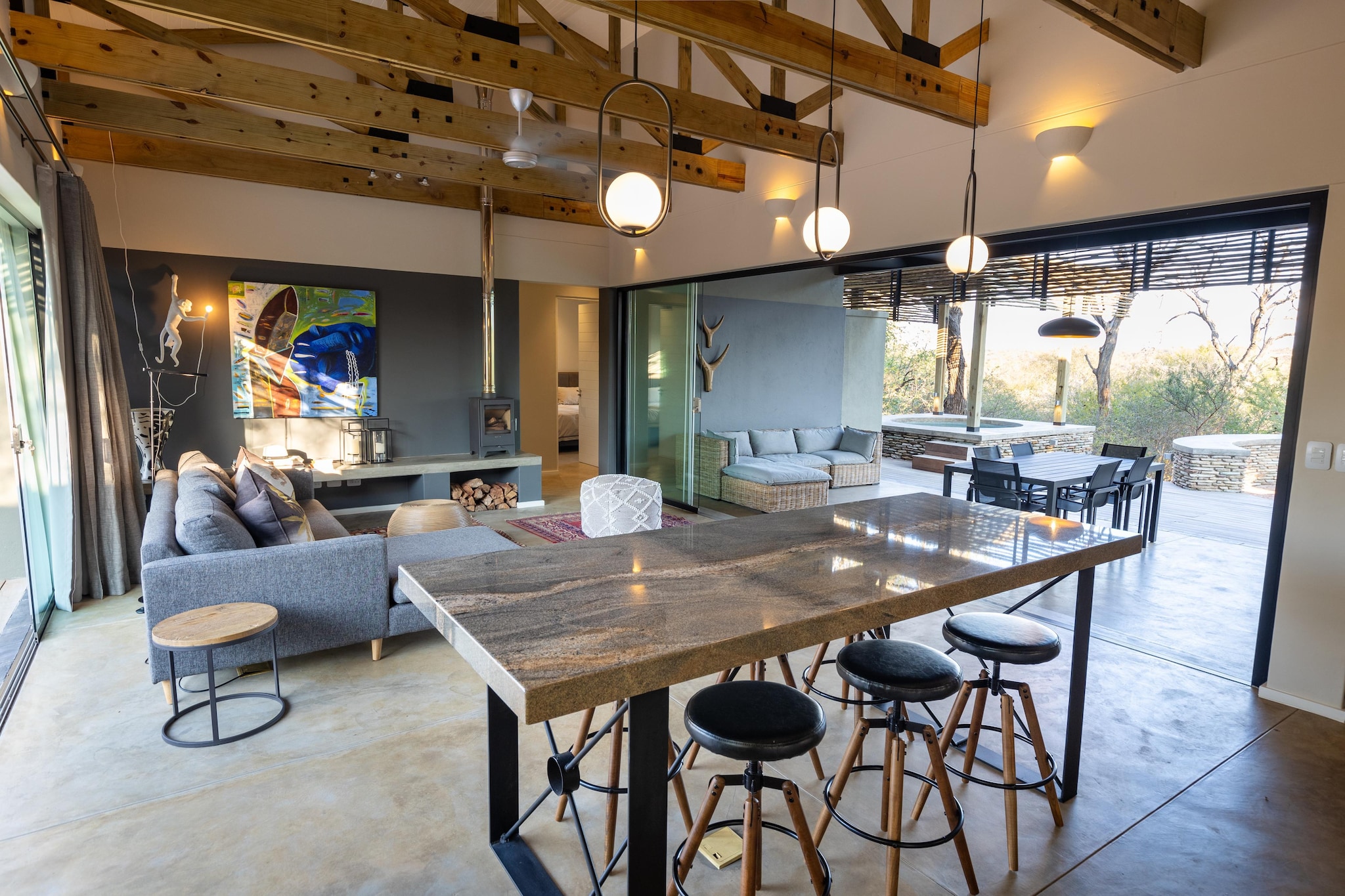 Villa in Hoedspruit with Drakensberg Views