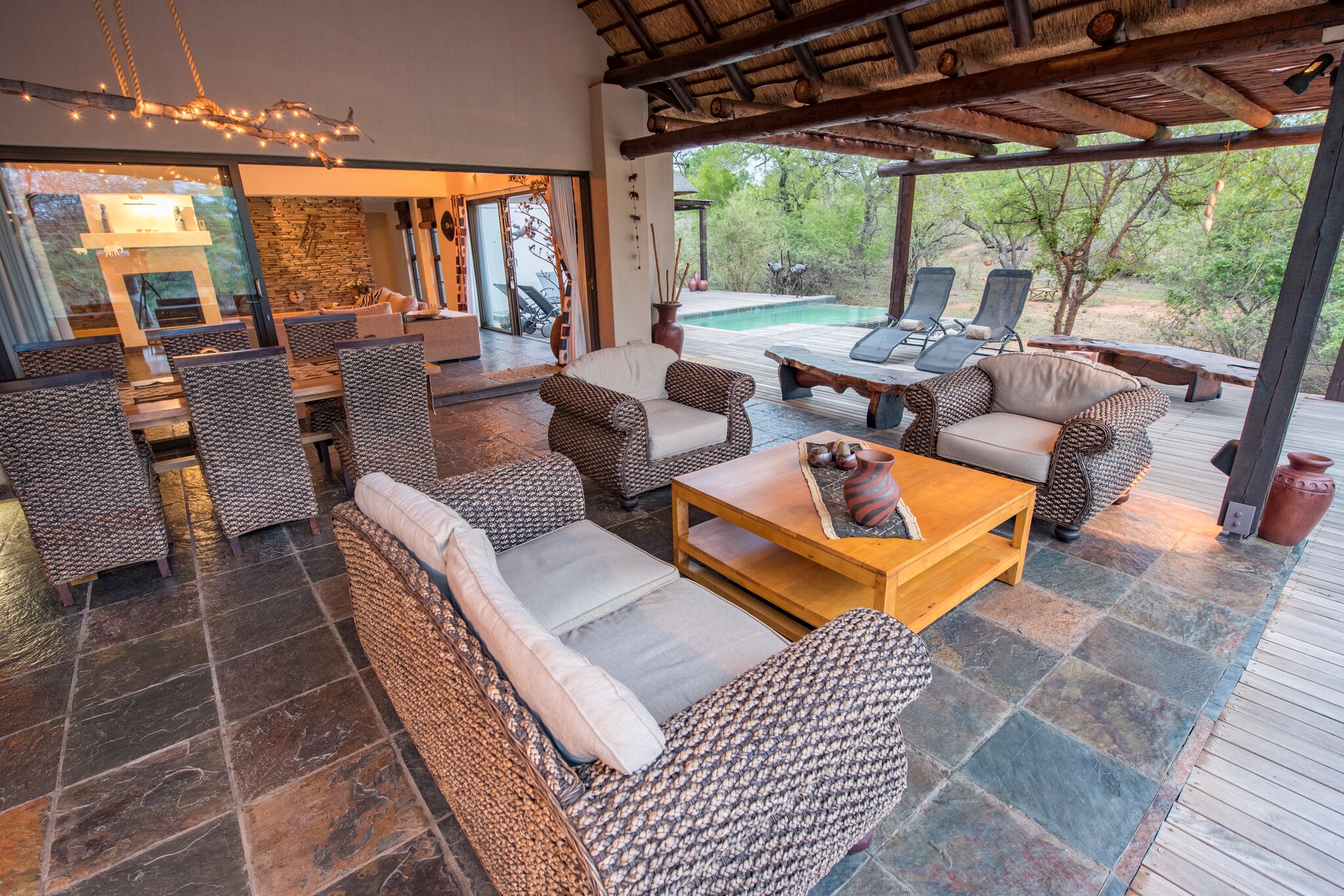 Luxury villa with a swimming pool in Hoedspruit
