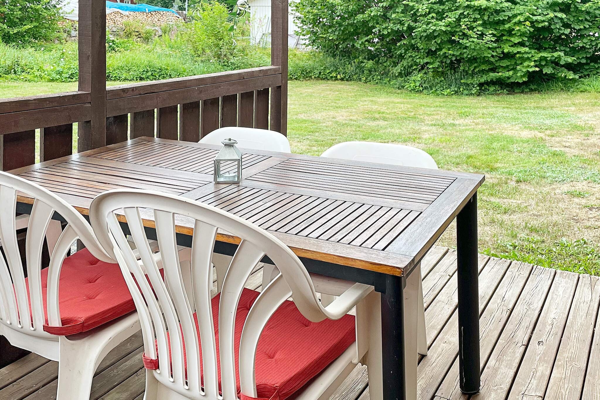 Internet Access DSL, Kitchen(cooker(electric), coffee machine, microwave, dishwasher, fridge-freezer), Living/bed room(chromecast), bedroom(double bed), bedroom(double bed), bedroom(2x bunk bed), bathroom(washbasin, toilet), bathroom(washbasin, shower, toilet), tumble dryer, washing machine, heating(electric), terrace(roofed)(garden furniture), garden, parking, air to air heatpump, air to water heatpump