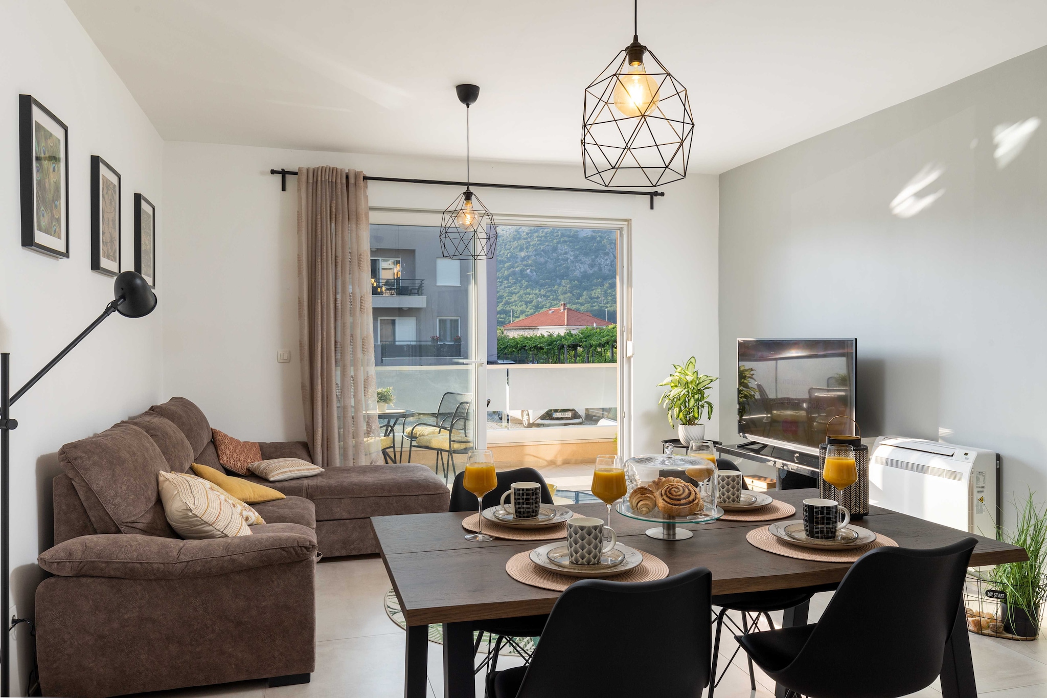 Apartment Why Not - Two Bedroom Apartment with Balcony