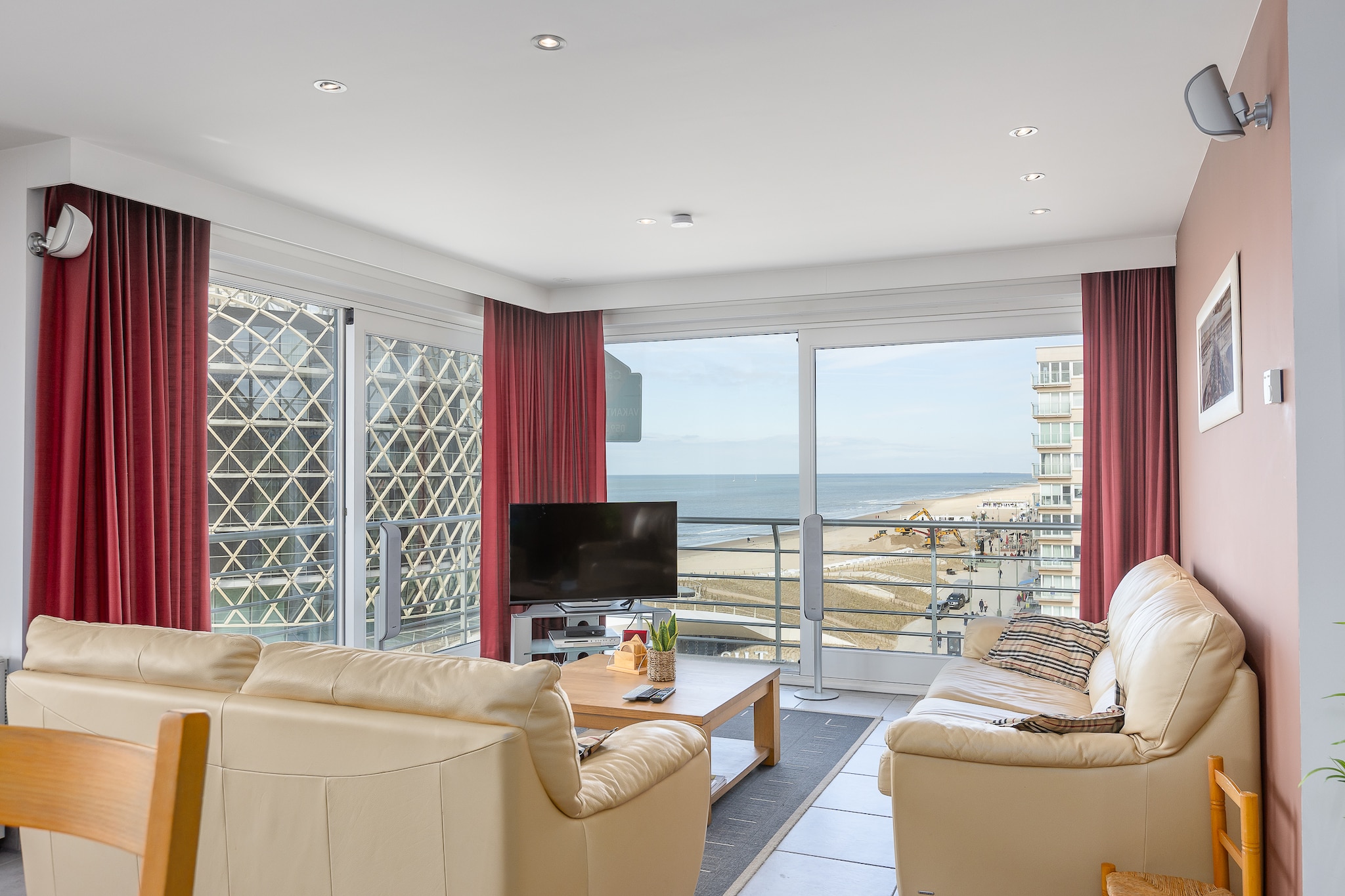 Apartment with frontal sea-views