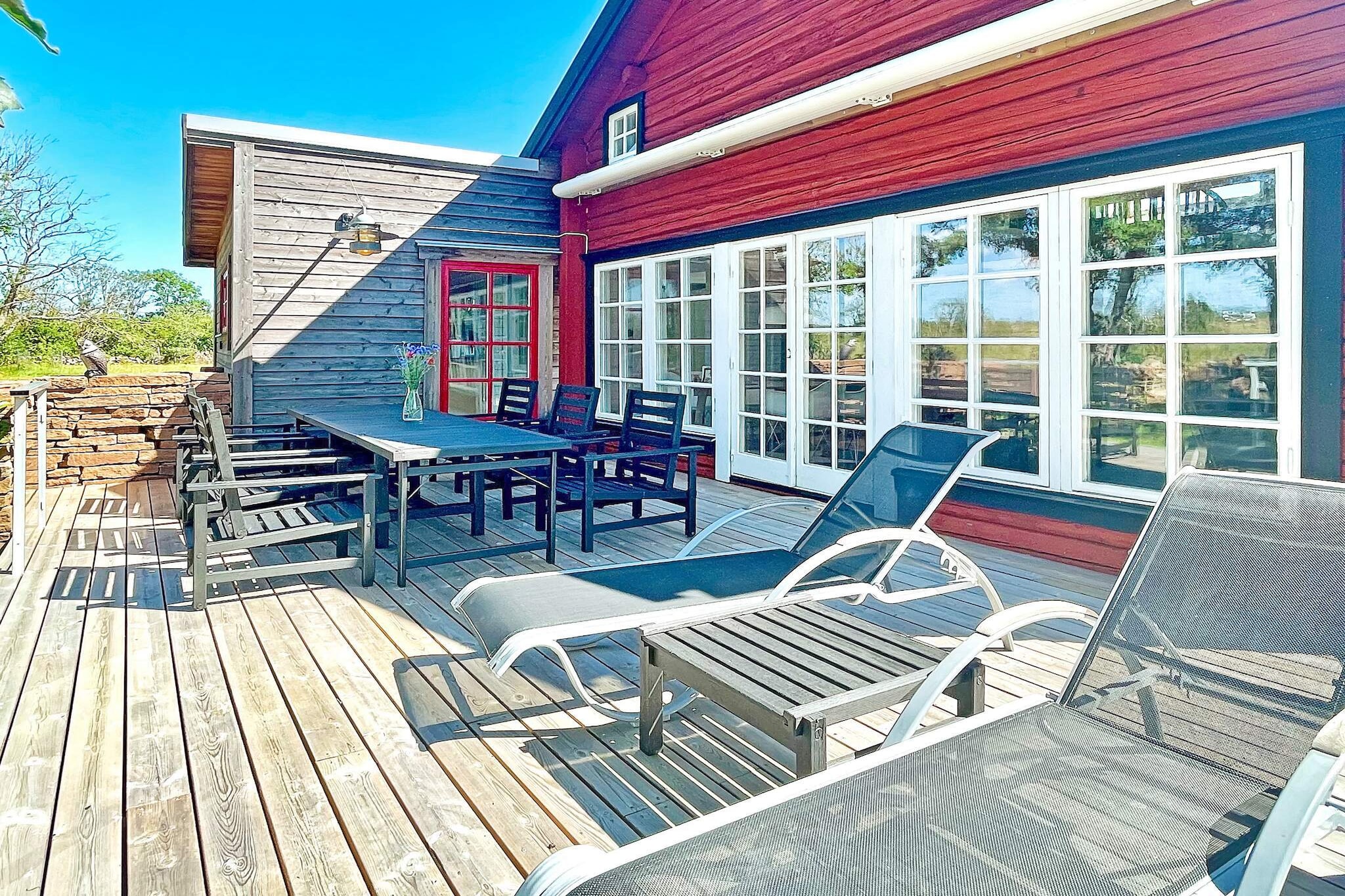 Drive on road 136 northward on Ã–land. South of Borgholm, turn off onto road GrebyvÃ¤gen towards RÃ¤pplinge. Once in Greby, turn right at the T-junction. Drive 700m and turn right onto the smaller nature trail SnapvÃ¤gen (homemade sign). When you see the house further ahead on the right, you turn right just before the wall. Park the car by the house. Don't forget to bring your own bed linen and towels and clean the house before departure. Welcome! Hustext ENG: A wonderful holiday home near Greby on Ã–land, where you can enjoy wonderful nature and the rural tranquility at the same time as you have Borgholm's large selection of things to do and see only 8km away. You have a lovely terrace with a dining area and deckchairs where you can enjoy the view of the beautifully vast Ã–lÃ¤ndska Alvaret that spreads out just beyond the stone wall. The house is nicely designed and has a large space as the roof is partly open up to the ridge and the beautiful beams together with the cool spiral staircase make the house something out of the ordinary. Here you have a pleasant living room with dining area and living area with sofa, armchairs and TV. Wi-Fi is available. There are three bedrooms, one on the ground floor with a double bed, and two on the upper floor with one and two single beds respectively. In the fully tiled bathroom on the ground floor there is a double sink, a toilet and a shower. The accommodation is not rented out to youth groups or for parties.  Smoking is not permitted.  Pets are not welcome.  Not allowed to charge electric cars. You have the nearest swimming at Ekerum, but you are also close to KÃ¶pingsvik's extensive beaches. In Borgholm you can enjoy the wonderful atmosphere. There are a number of restaurants, cafÃ©s, ice cream cafÃ©s and nice shops here. Don't miss visiting Borgholm's Castle Ruins where you can really feel the wings of history. Ã–land's zoo with its animals, water park and amusement park is usually popular with children. Have a wonderful holiday!