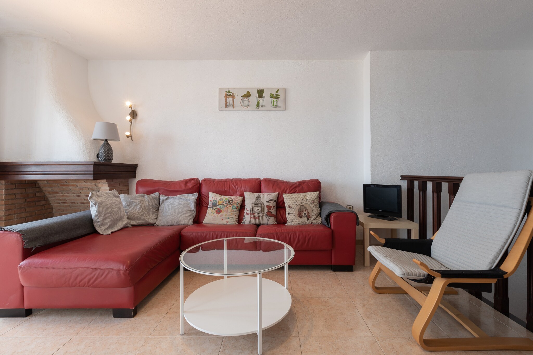 The exterior of the property is ideal for enjoying the southern climate, where you will find a shared chlorine pool with dimensions of 15 x 8m and a depth between 1.25m and 1.50m perfect for cooling off on the hottest days. Please note that privacy is partial.
The interior is distributed over two floors and is designed to offer you the rest you deserve. You enter through the upper terrace and on this floor you will find the kitchen and the living-dining room. The ceramic hob kitchen has all the necessary utensils to cook comfortably, the living-dining room is equipped with AC and Smart TV and there is also a toilet. The lower floor is accessed by stairs and you will find the bedrooms and a bathroom with shower. One of the bedrooms has a double bed and the other two single beds and both have access to another terrace with an outdoor sofa and sea views. If you are travelling with your baby we can provide a cot and high chair.
This wonderful apartment is located in the magnificent urbanization Las Violetas, located in Torrox-Costa, a town in Malaga where you can enjoy the subtropical Mediterranean climate and offers the opportunity to relax and enjoy the sun and the sea. It has an interesting mix of traditional and modern architecture, stroll through the old town with its narrow cobbled streets, white houses and picturesque squares. It is ideal for those looking to relax on the beautiful beaches, enjoy the delicious Mediterranean cuisine and explore the charming architecture and natural landscape.
In the house there is a washing machine, iron and ironing board.
The swimming pool is available from April to October. Consult the advertiser for possible charges. Pets are not allowed. The holding of events is forbidden. Please note that the opening and closing dates of the communal pool are subject to community regulations and may vary depending on the season, without prior notice. Updated information will be available upon your arrival.
Distances
Beach: 0.1 km - Playa del Peñoncillo
Airport: 63 km - Málaga - Costa del Sol
Golf course: 14.5 km - Baviera Golf Club
Town: 4 km - Torrox
Train station: 6.7 km - Nerja
Bus stop: 0.28 km - Torrox Costa
Ferry: 68.6 km - Torremolinos
Hospital: 4.6 km - Torrox Centro de Salud
Tourist license: VUT/MA/51614Single Rental Registry: ESFCTU0000290130003040040000000000000000VFT/MA/516145