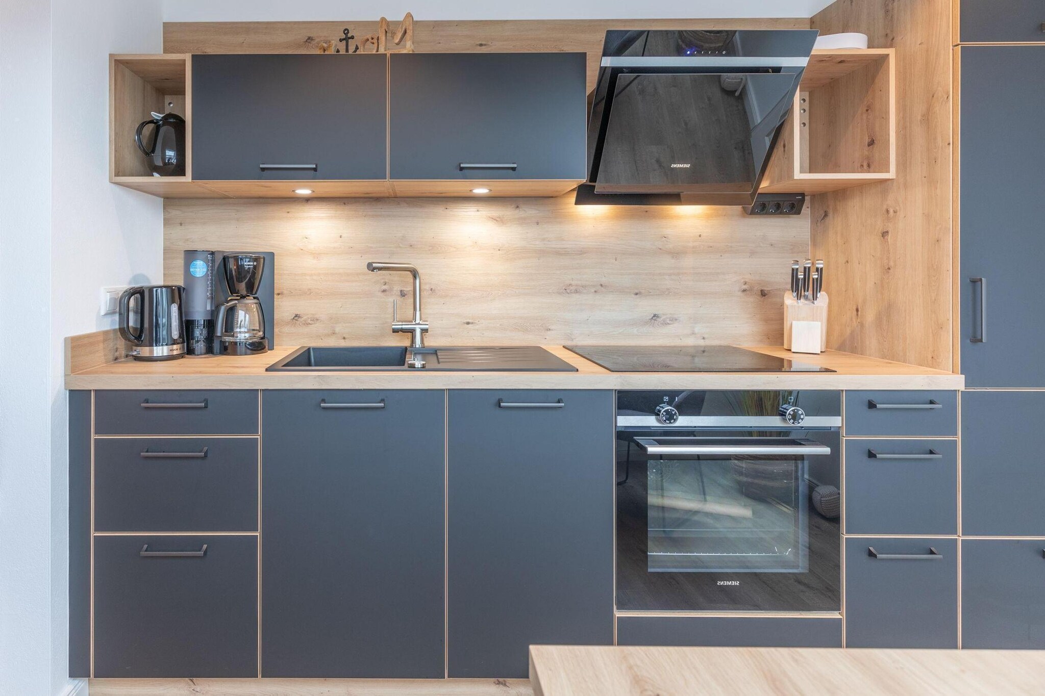 On the 2nd floor: (open kitchen(hob(induction), electric kettle, toaster, coffee machine(filter), oven, dishwasher, fridge-freezer, Blender), Living/diningroom(TV, dining table, radio, CD player), bedroom(double bed(200 x 200 cm), TV), bathroom(shower, washbasin, toilet, hairdryer))\n\ntumble dryer(shared with other guests), washing machine(shared with other guests), balcony, bicycle storage, garden furniture, parking, Laundry Package for a fee