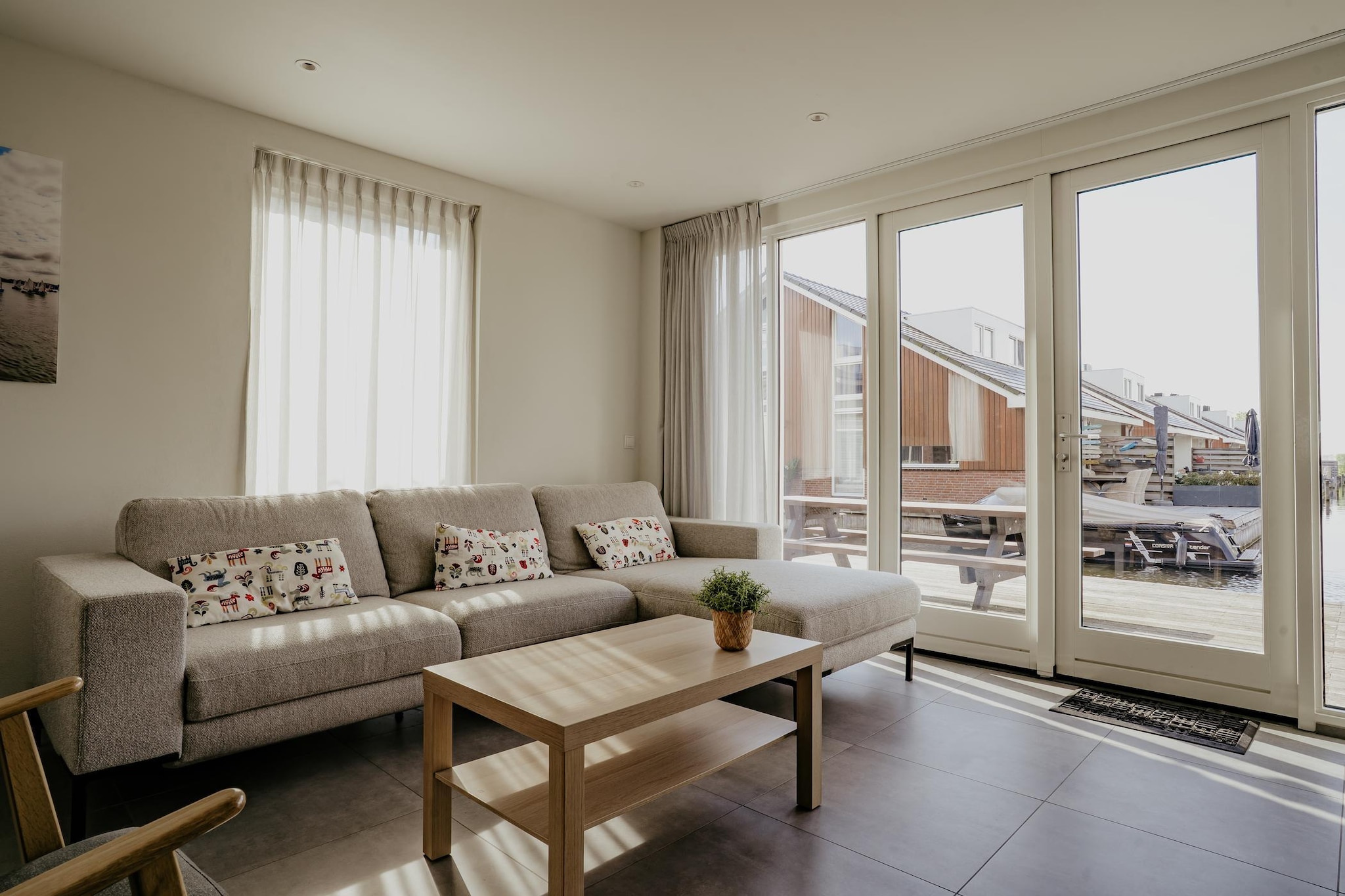 Waterfront Comfort with Private Jetty
Enjoy the serene charm of lakeside living in this ground-floor apartment at Waterpark de MeerParel in Uitgeest. With your own private jetty and terrace right on the water, you can fish, unwind, or simply soak in the view of passing boats with your morning coffee. Better yet, bring your own boat and set sail straight from your doorstep! Large windows flood the home with light and ensure the stunning water views are always in sight.

Modern Amenities in a Relaxed Setting
Inside, you'll find a thoughtfully designed open-plan layout featuring a fully equipped kitchen, cozy living room, and three comfortable bedrooms. The sleek bathroom and in-unit washer/dryer add a layer of convenience to your stay. Whether you're preparing a family meal or curling up for a movie night, this apartment makes you feel right at homeâ€”with a touch of luxury.

Pet-Friendly Perks and Local Delights
Bring your furry friend along! Uitgeest is perfect for pets, with scenic walking trails, dog-friendly boat tours, and even leash-free zones nearby. After a day exploring, head to the nearby harbor where you'll find waterside restaurants like 't Schippersrijk, serving fresh, local dishes. With Amsterdam and Haarlem just a short drive away, and nature at your feet, itâ€™s the best of both worldsâ€”for humans and pets alike.

Note: The homeowner is proud to announce that this property has held the Green Key certificate since June 2025.