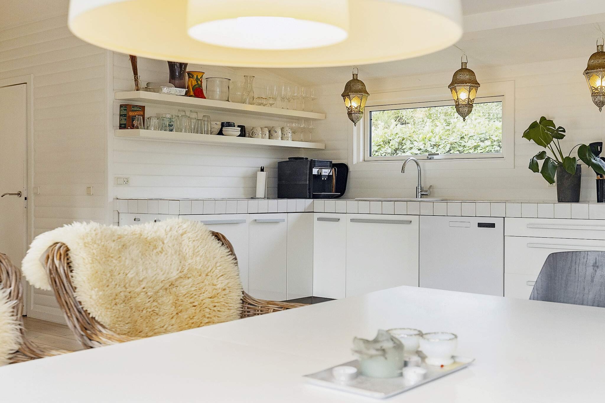 Annex: \n\nInternet Access DSL, Kitchen(cooker(4 ring stoves, gas), coffee machine, oven, microwave, dishwasher, fridge-freezer), Living/bed room(TV), bedroom(double bed), bedroom(double bed), bedroom(double bed), bathroom(washbasin, shower, toilet, washing machine), carport, heating(electric), terrace, garden, garden furniture, deckchairs, air to air heatpump