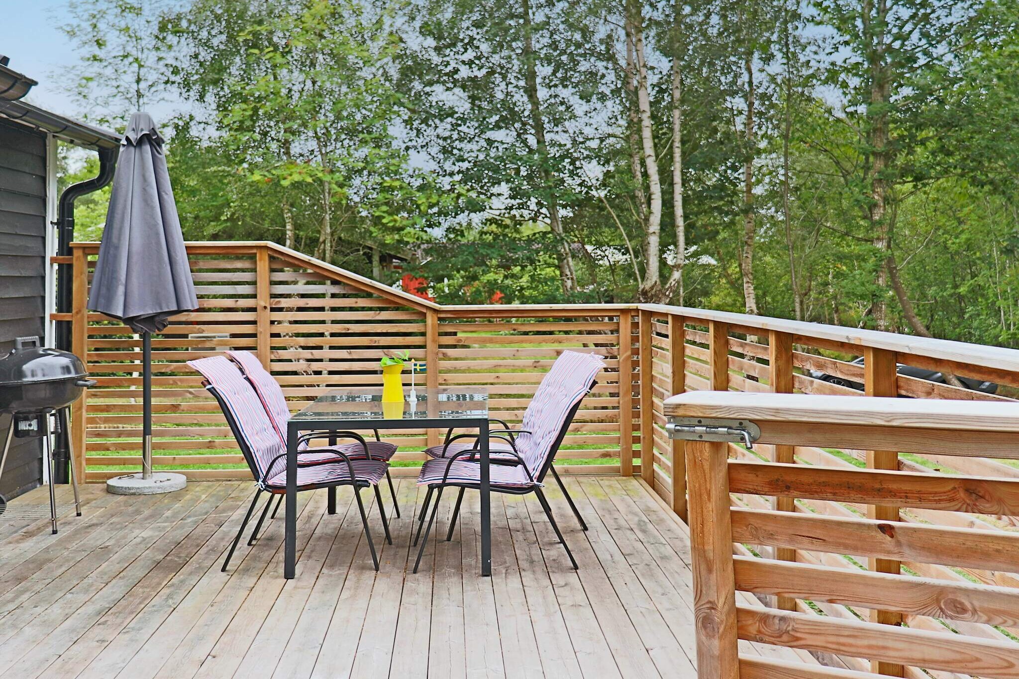 A pleasant and fresh holiday home with a very good location in beautiful Steninge. The cottage is located in a quiet, green cottage area right next to a very beautiful nature reserve with heather, grazing sheep and a barren, beautiful rocky coast. A short walk takes you to the small bathing bay of Glassvik. Here there is a fantastically beautiful and peculiar nature and rich bird life. The small beach is particularly suitable for families with children and those who want some peace and quiet. The cabin has the entrance on the private back side of the plot. The kitchen is open, modern and fully equipped and has a small dining area. The bathroom has a shower and washing machine. The bedroom is a pleasant children's room with a single bed and a bunk bed. In the spacious and tastefully furnished living room there is a comfortable sofa bed for two people, smart TV and a wood burning stove for slightly chilly spring and autumn evenings. Part of the living room has an outdoor feel with large glass door sections. Here there is an exit to a large and lovely terrace with a dining table, outdoor furniture, and barbecue area. The large lot is perfect for all the family's outdoor activities. There is also a cozy hut for the children. The cottage area is wonderfully scenic with close proximity to Glassvik's small beach and a beautiful nature reserve. If you want to visit a larger beach, you only have a short bike ride or car journey to the beautiful StensjÃ¶strand or the beach in Steninge. In the small community of Steninge, you should not miss visiting GÃ¶sta's restaurant and cafÃ© or Kuststationen's cafÃ©. Halmstad is only a short drive away. Here there is a large range of entertainment with many restaurants, cafes and a large selection of shops, art and nature. Experience TylÃ¶sand's vibrant bathing and entertainment life. Hike on Prince Bertil's path from Halmstad Castle to Ricardo's ice cream cafÃ© at MÃ¶llegÃ¥rd. For those interested in golf, there are a number of golf courses in the immediate area. The summer town of Falkenberg is also a short drive away. There are many nice little cafes, restaurants and shops here.