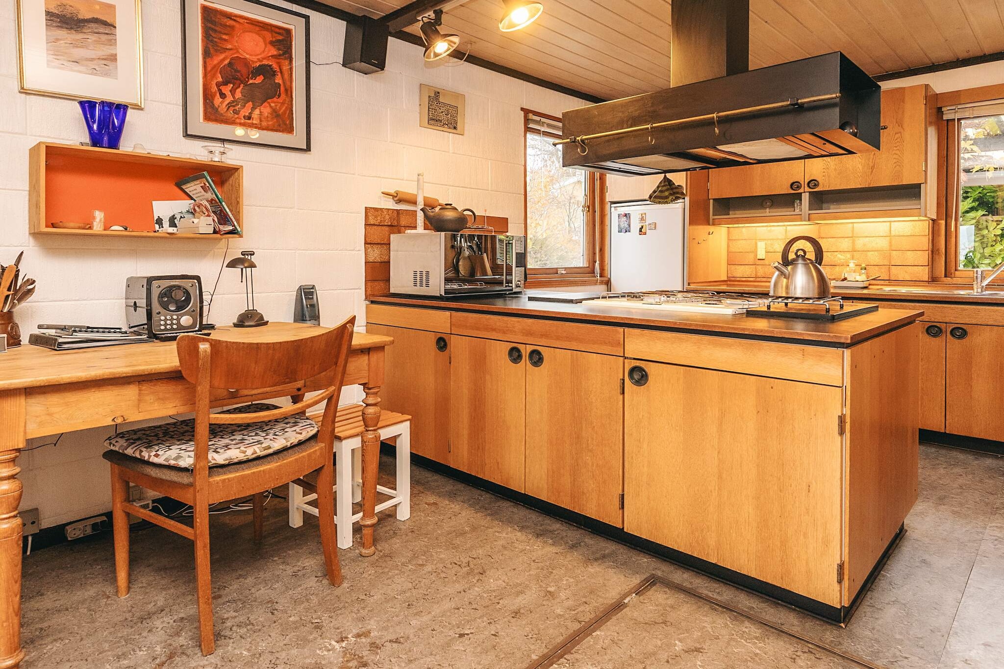 Annex: (double bed)\n\nKitchen, bedroom(double bed, children\'s bed), bedroom(single bed, double bed), bathroom(washbasin, shower, toilet), heating(central), garden, air to air heatpump