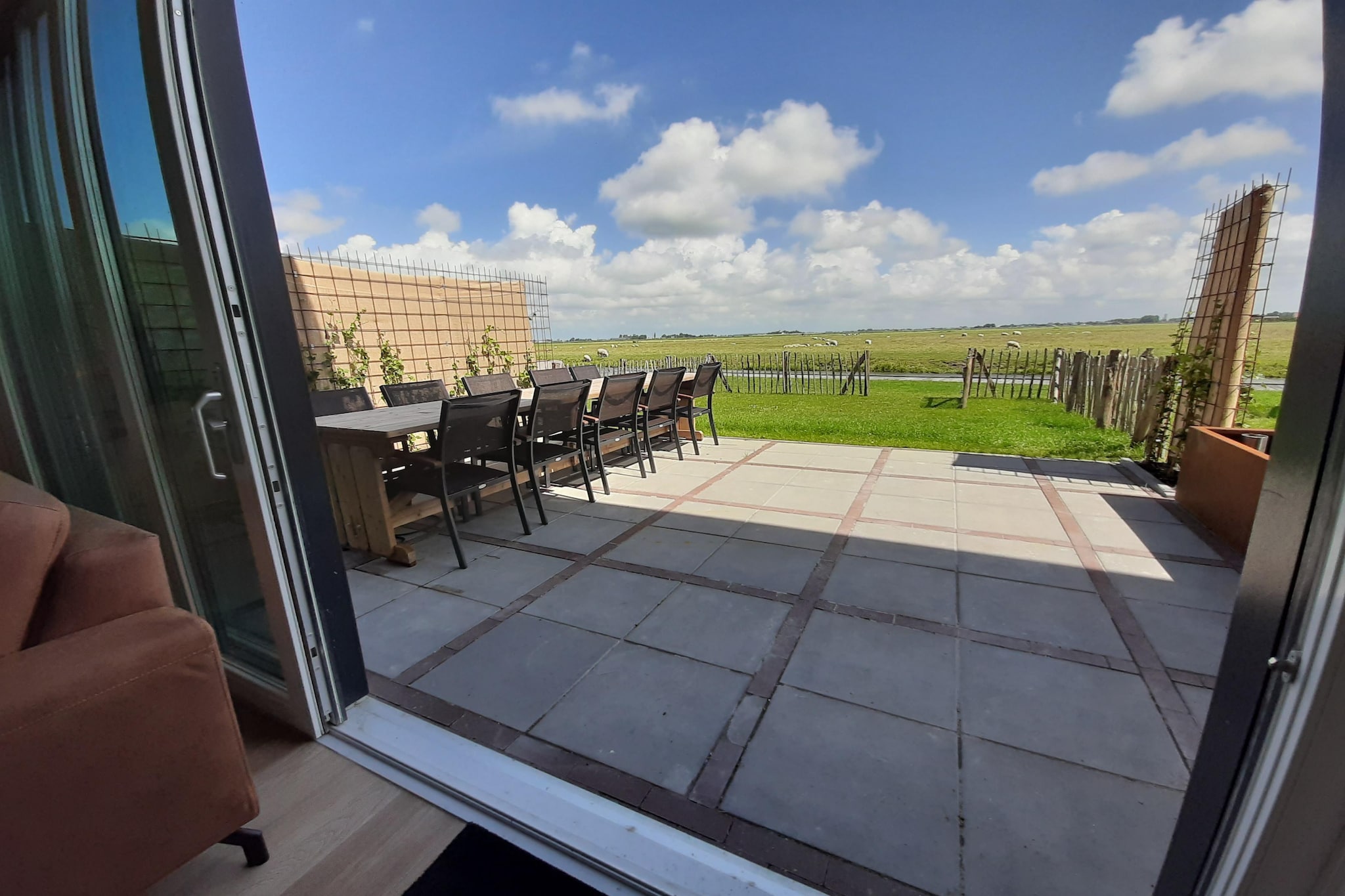 Friese Villa 6 pers met sloep optioneel bij te boeken - Terrasbalkon