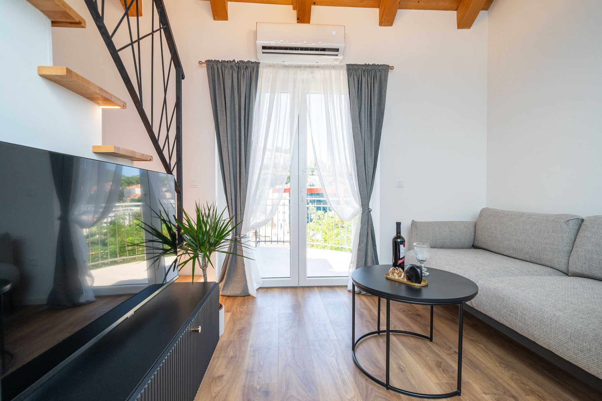 Apartments Villa Aura - Duplex studio with Balcony and shared swimming pool