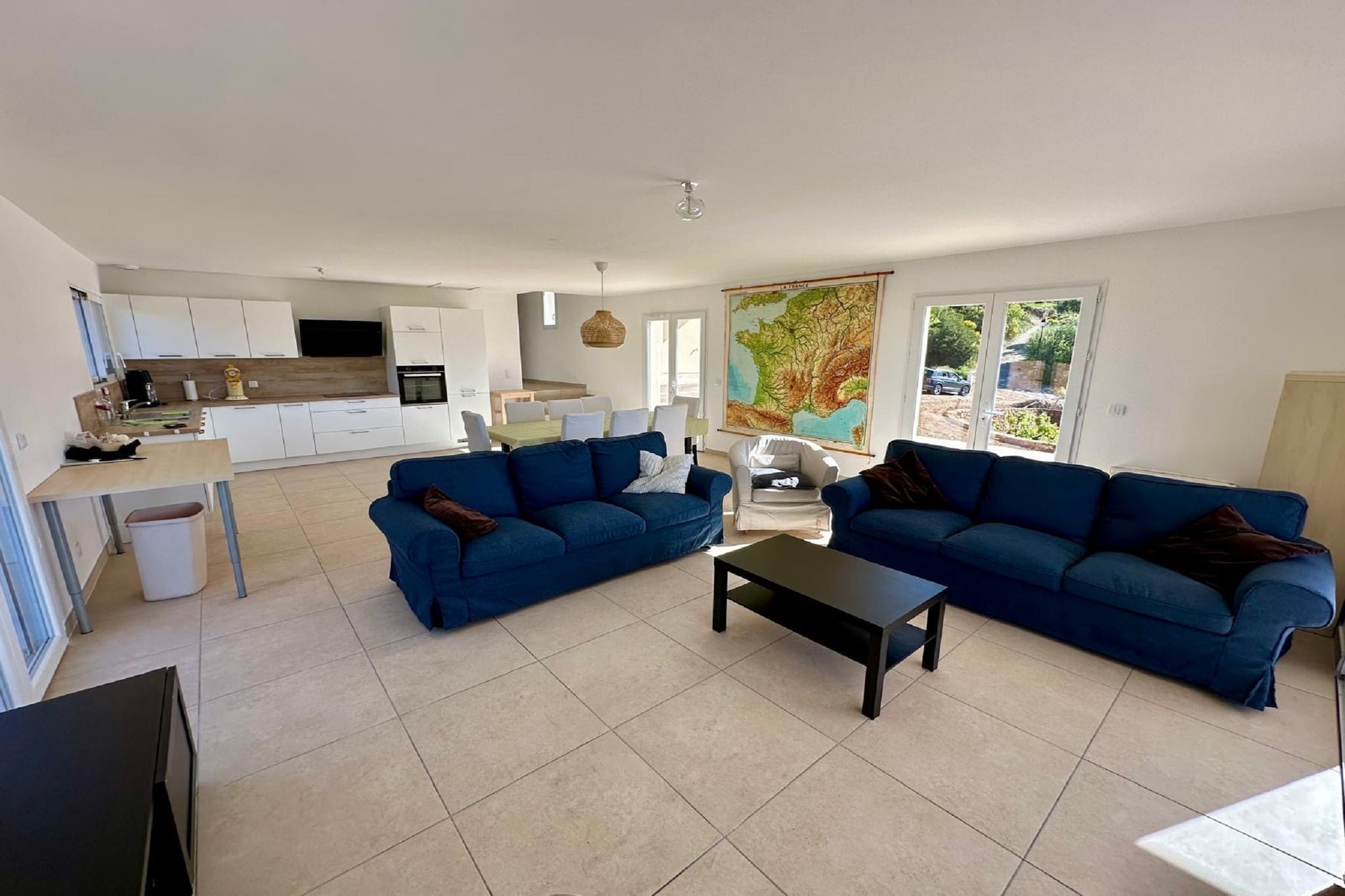 Villa l'Esquirrol is brand new and is located at the top of the hill in the middle of the vineyards. It is ideal for a vacation with family or friends. Here, you can enjoy a refreshing dip in the swimming pool or relax in the garden with a book and drink by your side.  

Take in the panoramic views of the village from the bridge or the road to Laurenque. Relax on the beach at Roquebrun with a homemade ice cream or picnic. Stroll through the narrow streets to the Moulins de Roquebrun mills. Visit the Jardin MÃ©ditÃ©rranÃ©en and enjoy the panoramic views, the route taking you as far as the ruins of the Carolingian Watchtower. Stop off at the Chapelle Saint Pontien in Ceps, surrounded by vineyards and olive groves. Taste AOC Saint Chinian Appelation Roquebrun wines from the cooperative cellar and local producers. Canoeing and pedal-boating on the River Orb. Walk or cycle through the vineyards 

The villa has all modern comforts - air conditioning - equipped kitchen, 4 bedrooms ideal for 2 families or a group of friends. Of course the exteriors are also a treat with a covered terrace as well as a large L-shaped terrace.  

The swimming pool is accessible from May to the end of October.